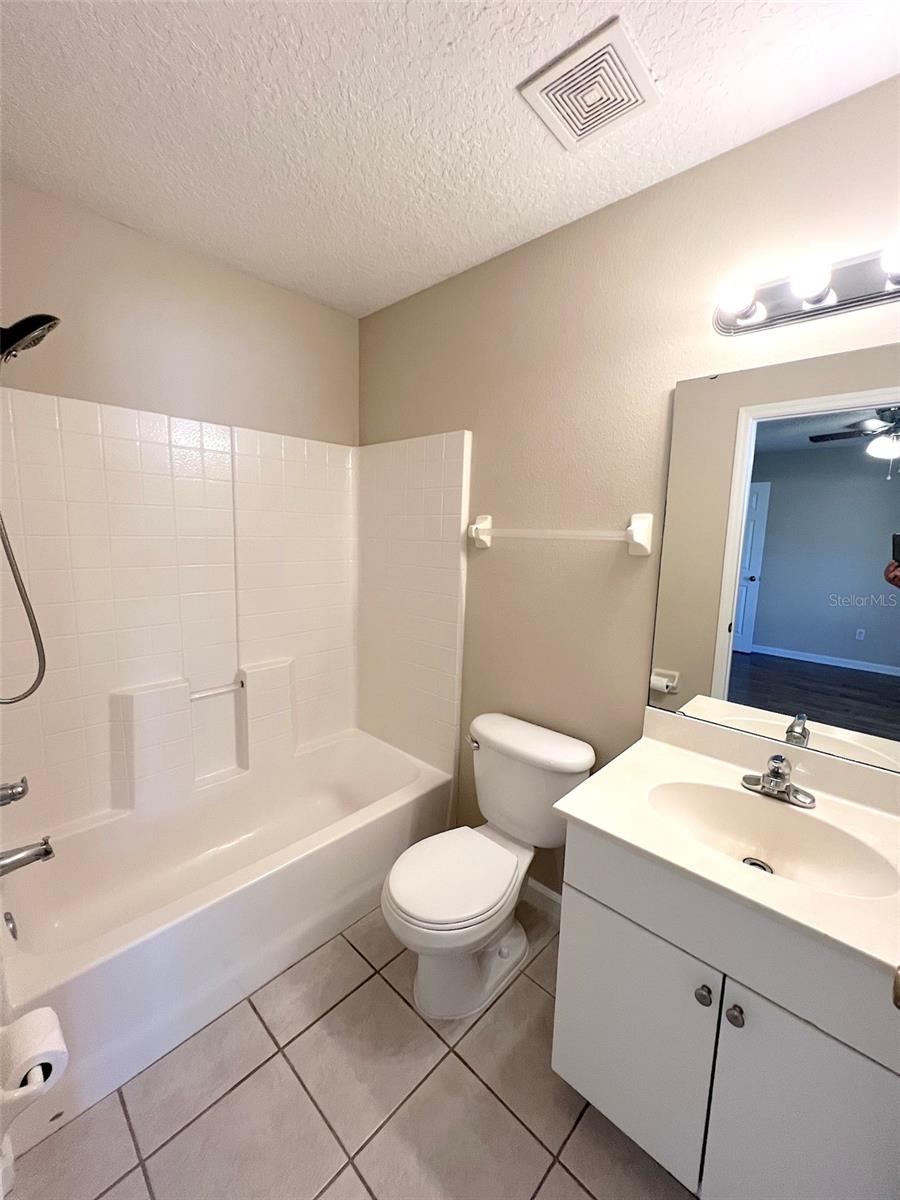 41 Eton Ln #b Property Photo 14