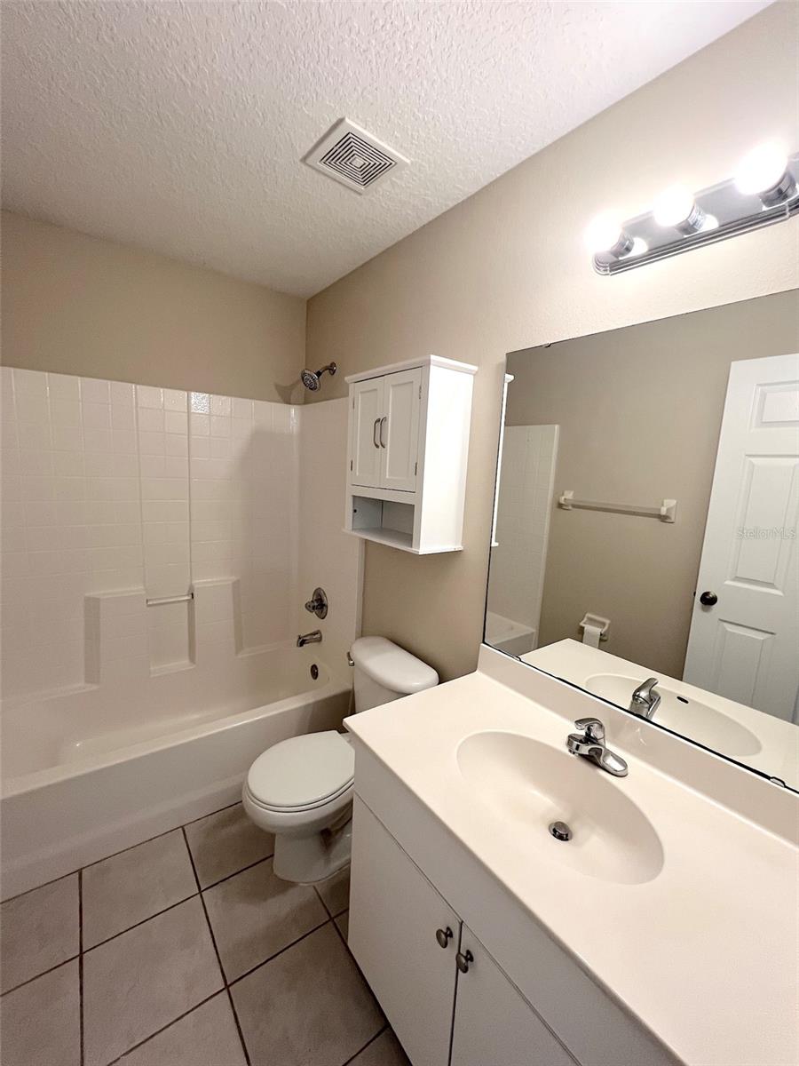41 Eton Ln #b Property Photo 18