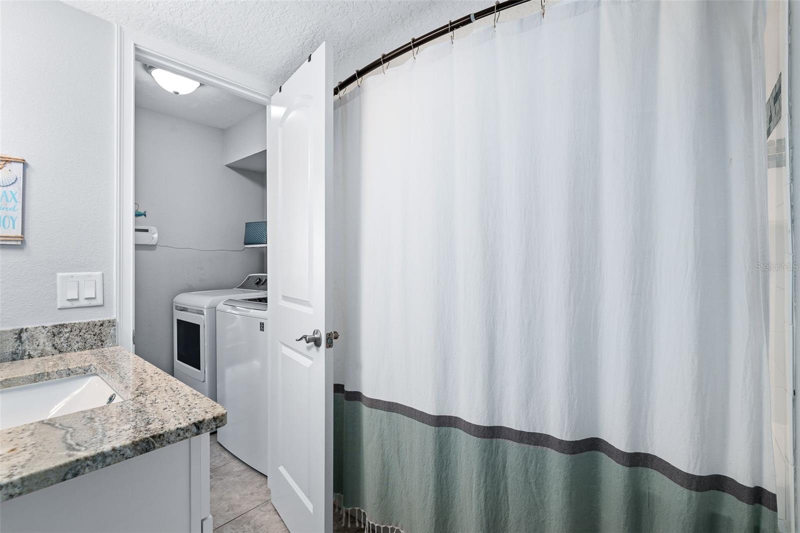 1843 Oak Pl Property Photo 42