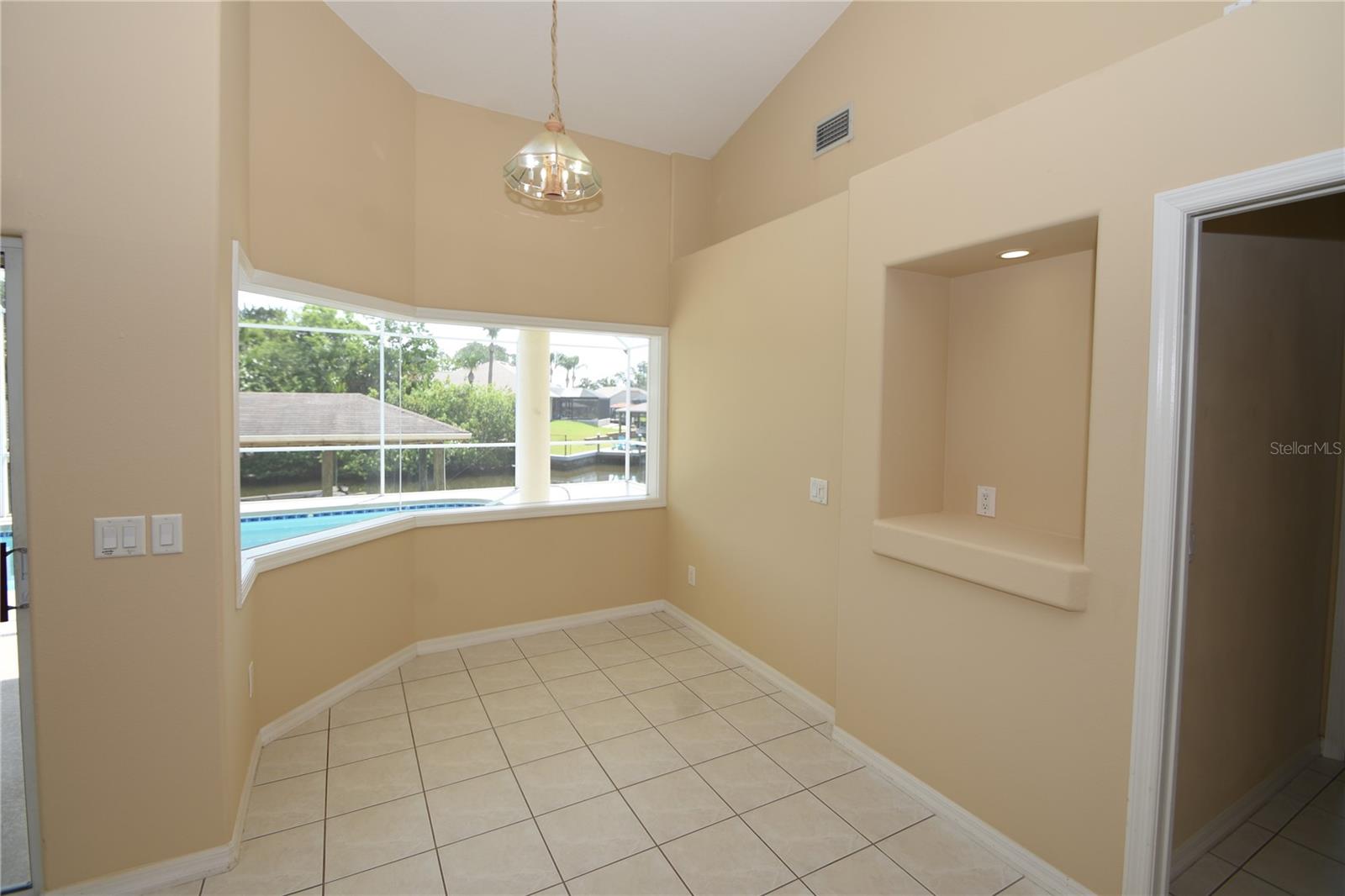 10 Crampton Ct Property Photo 16