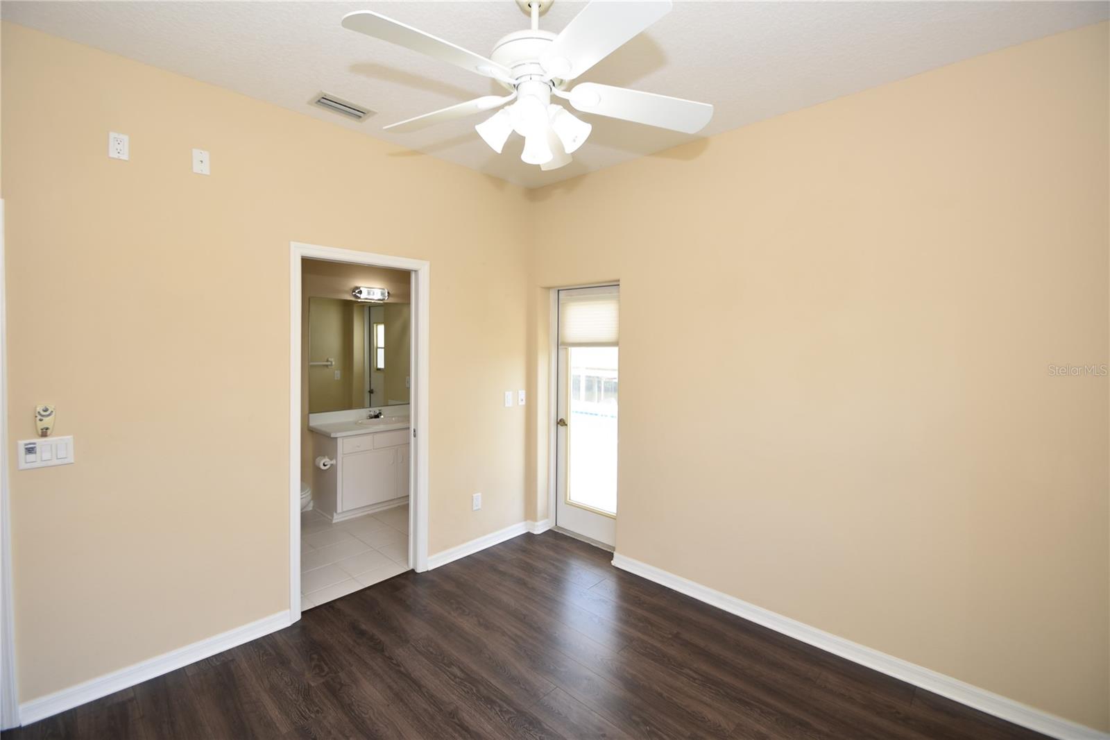 10 Crampton Ct Property Photo 34