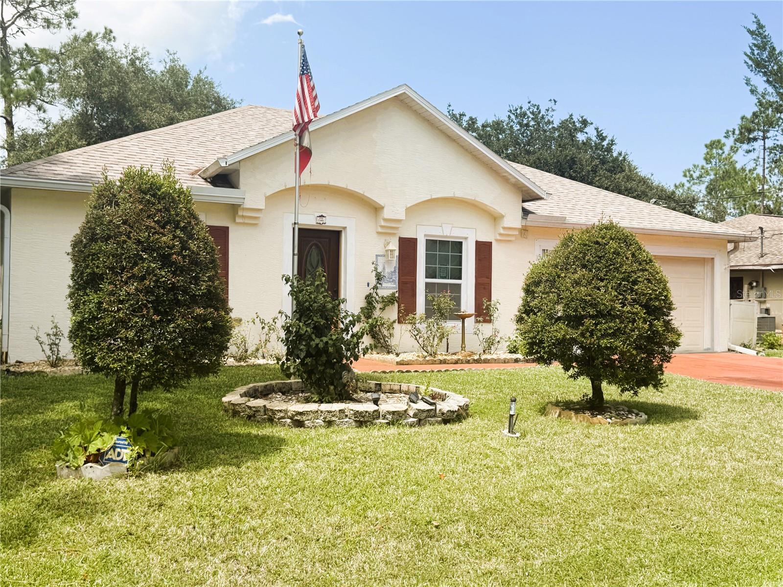 140 Persimmon Dr Property Photo 1
