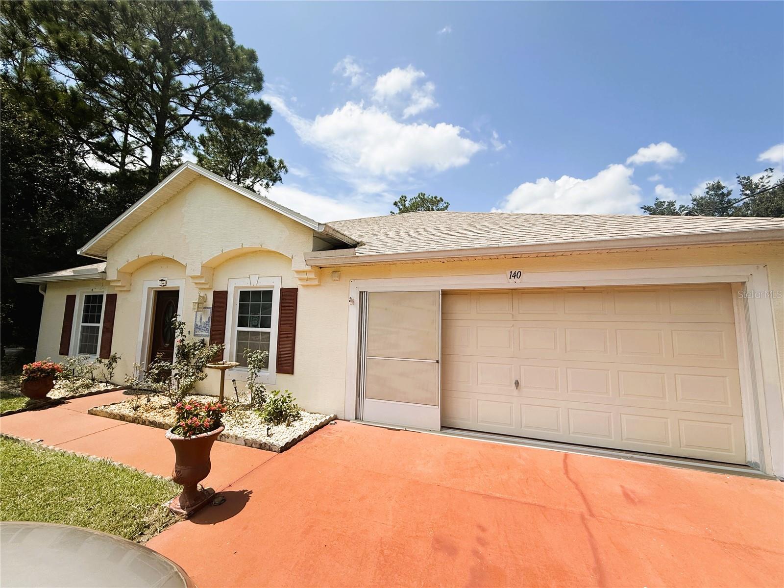 140 Persimmon Dr Property Photo 2