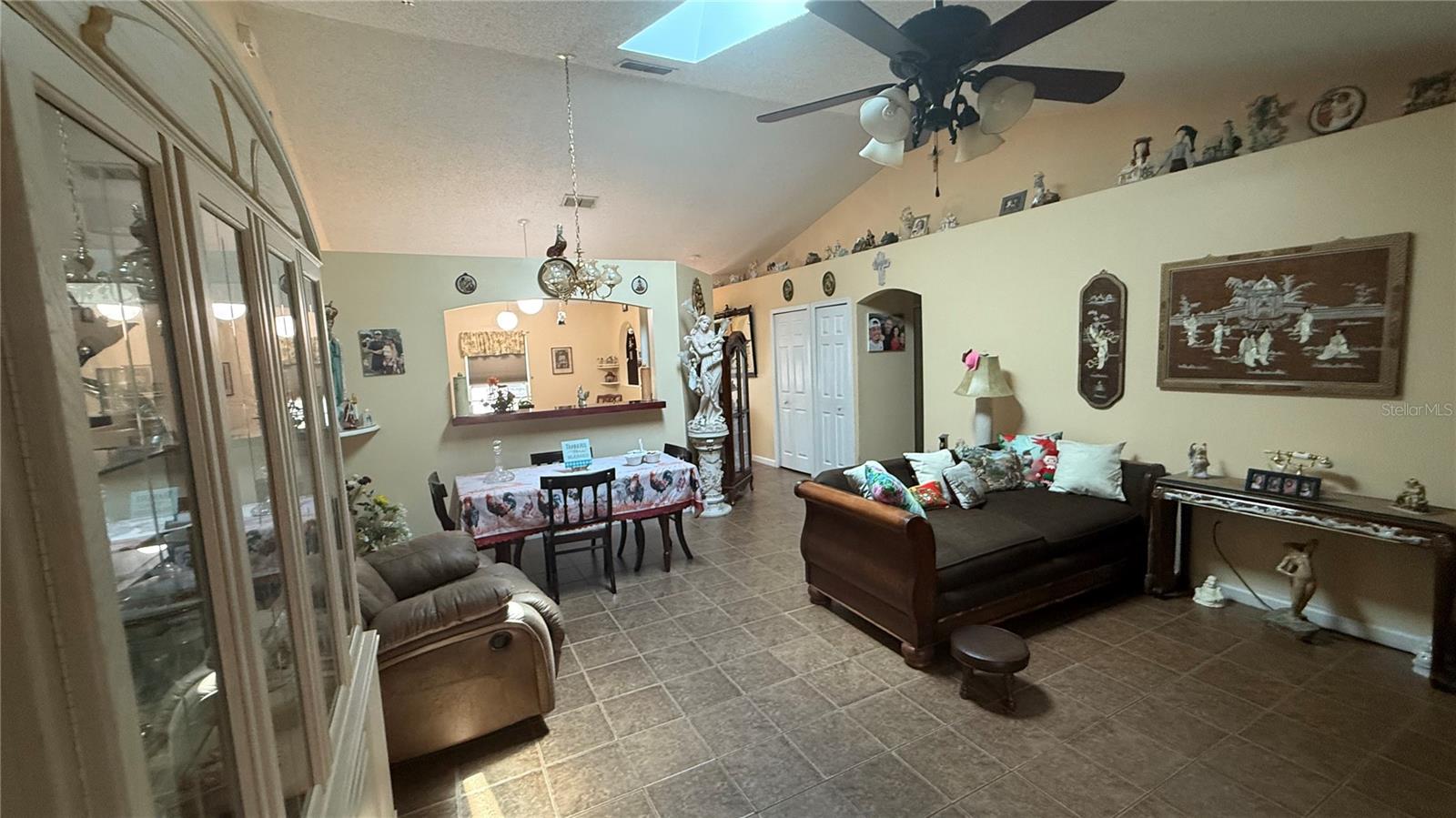 140 Persimmon Dr Property Photo 6