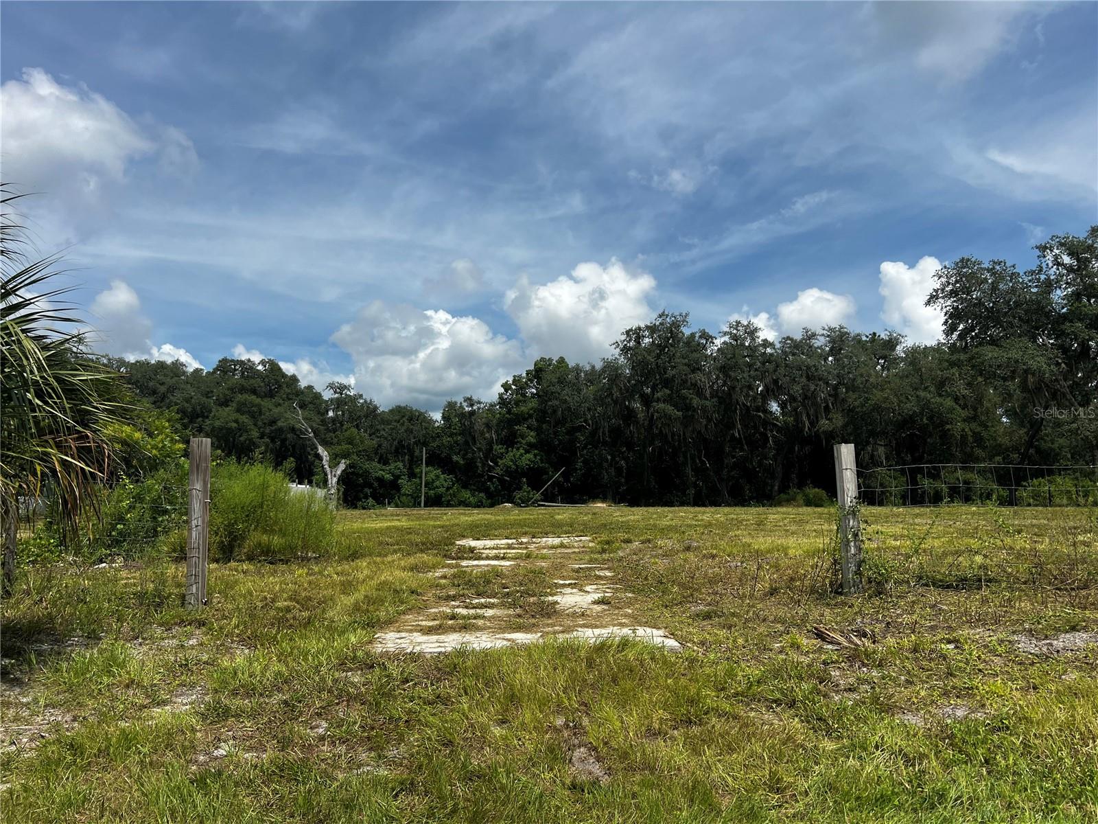 106 Planet Dr Property Photo 1