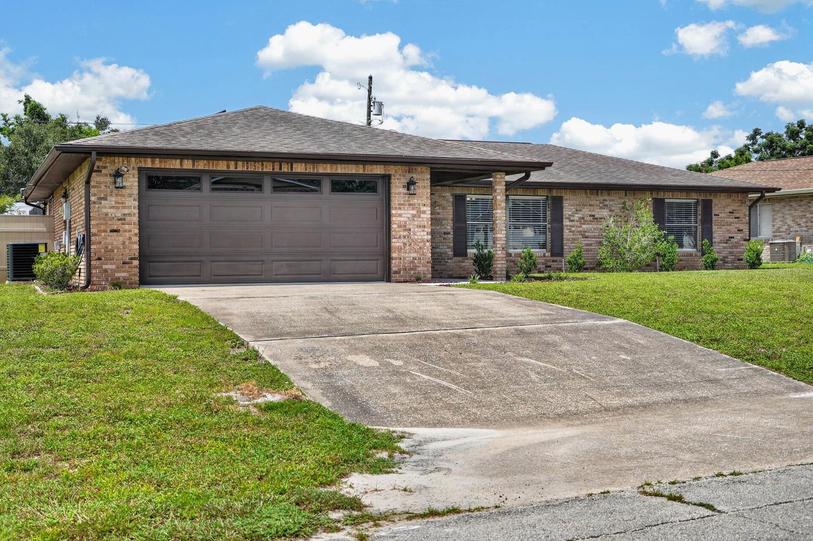 2114 El Campo Ave Property Photo 4