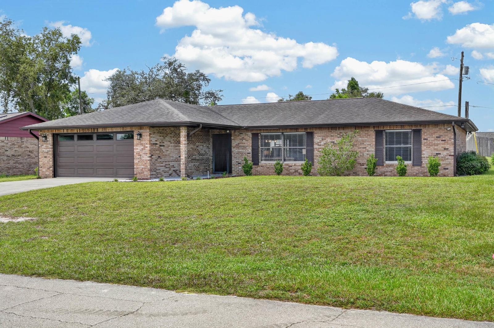 2114 El Campo Ave Property Photo 5