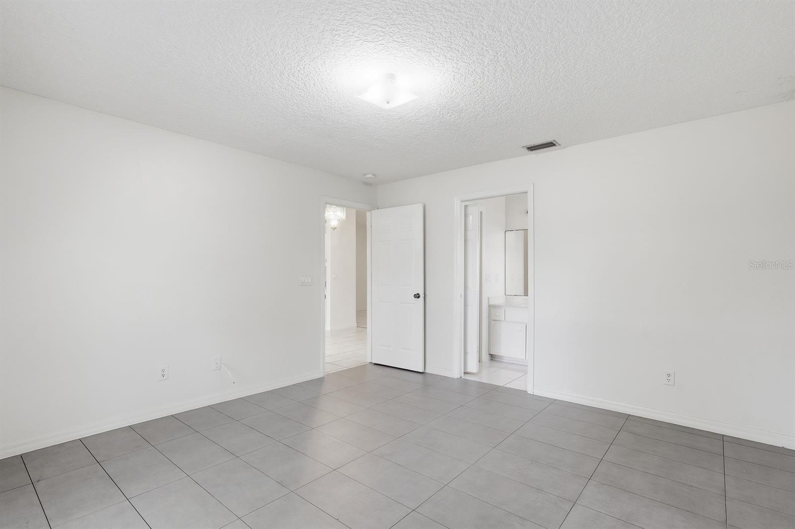 4 Pony Ln #a Property Photo 8