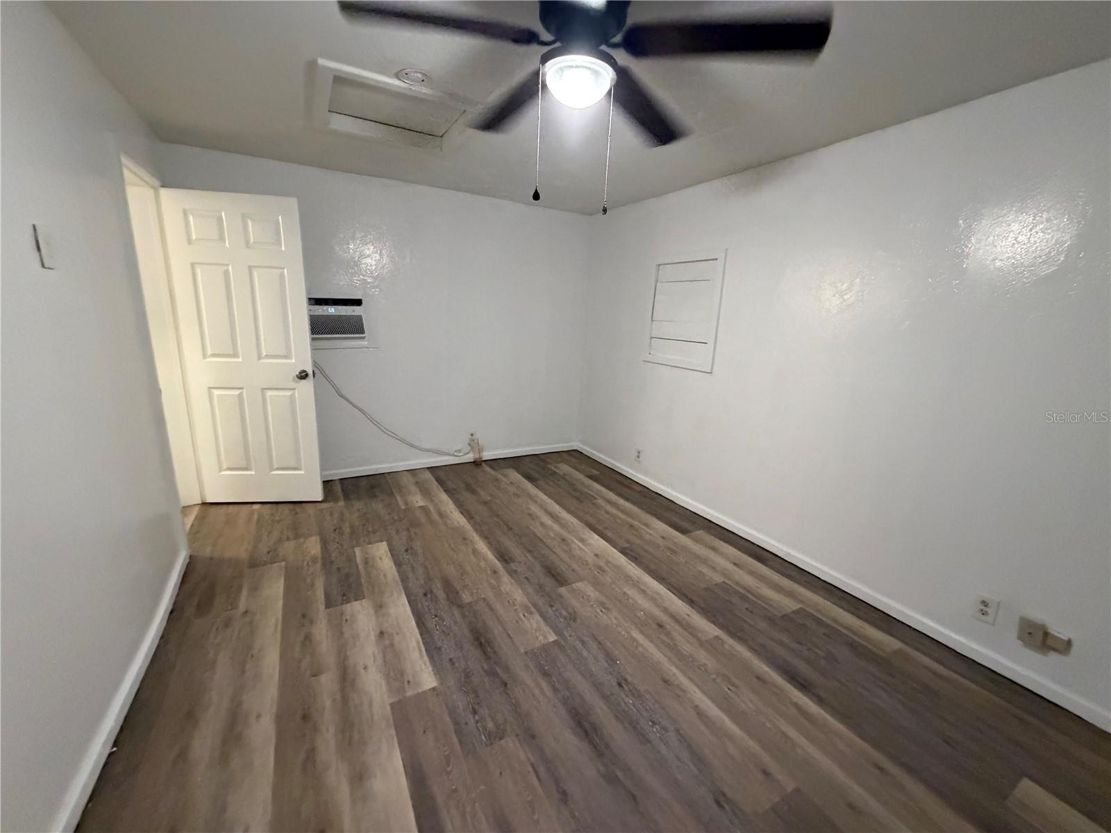 410 W Howry Ave #d Property Photo 2