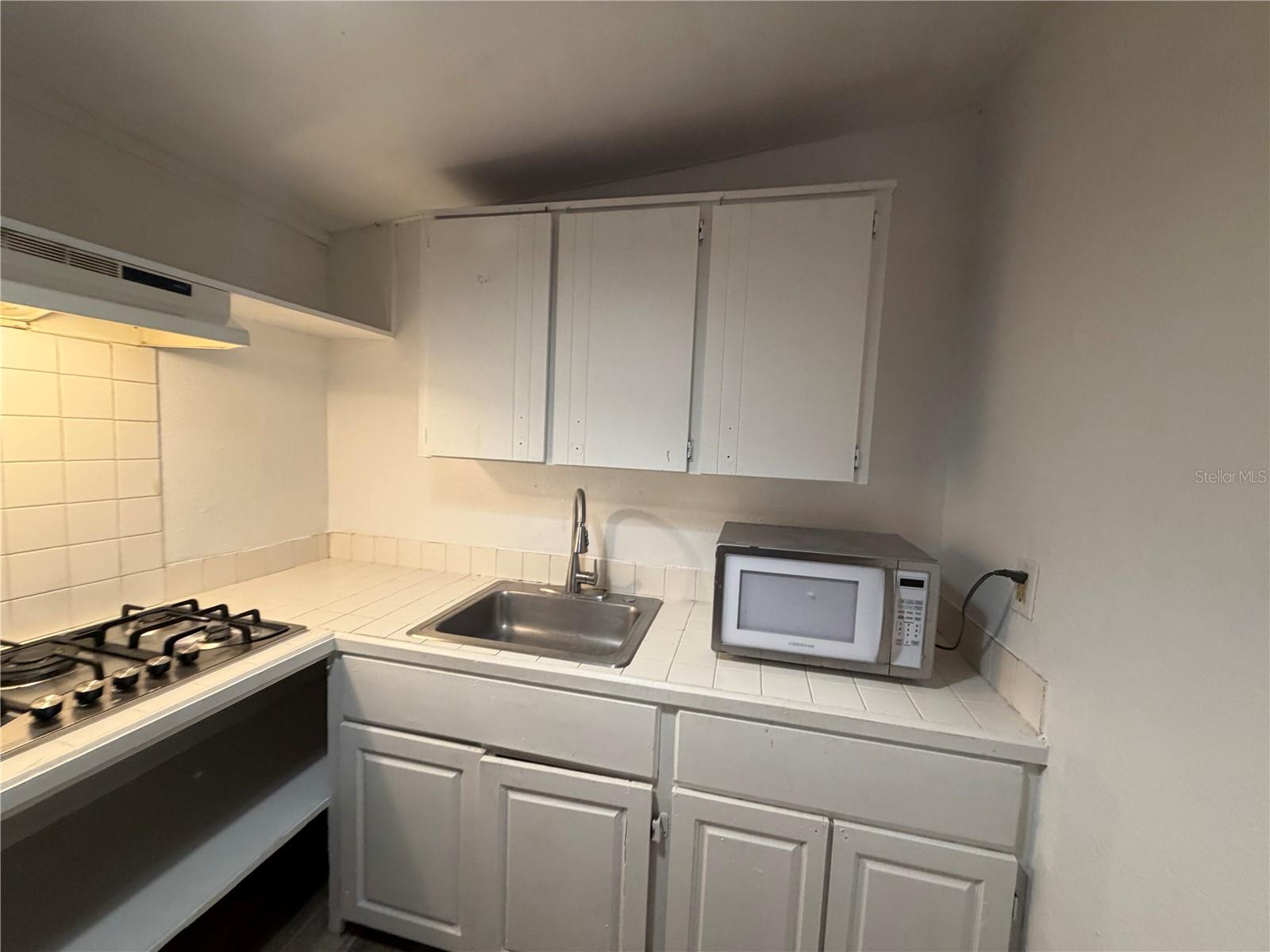 410 W Howry Ave #d Property Photo 5