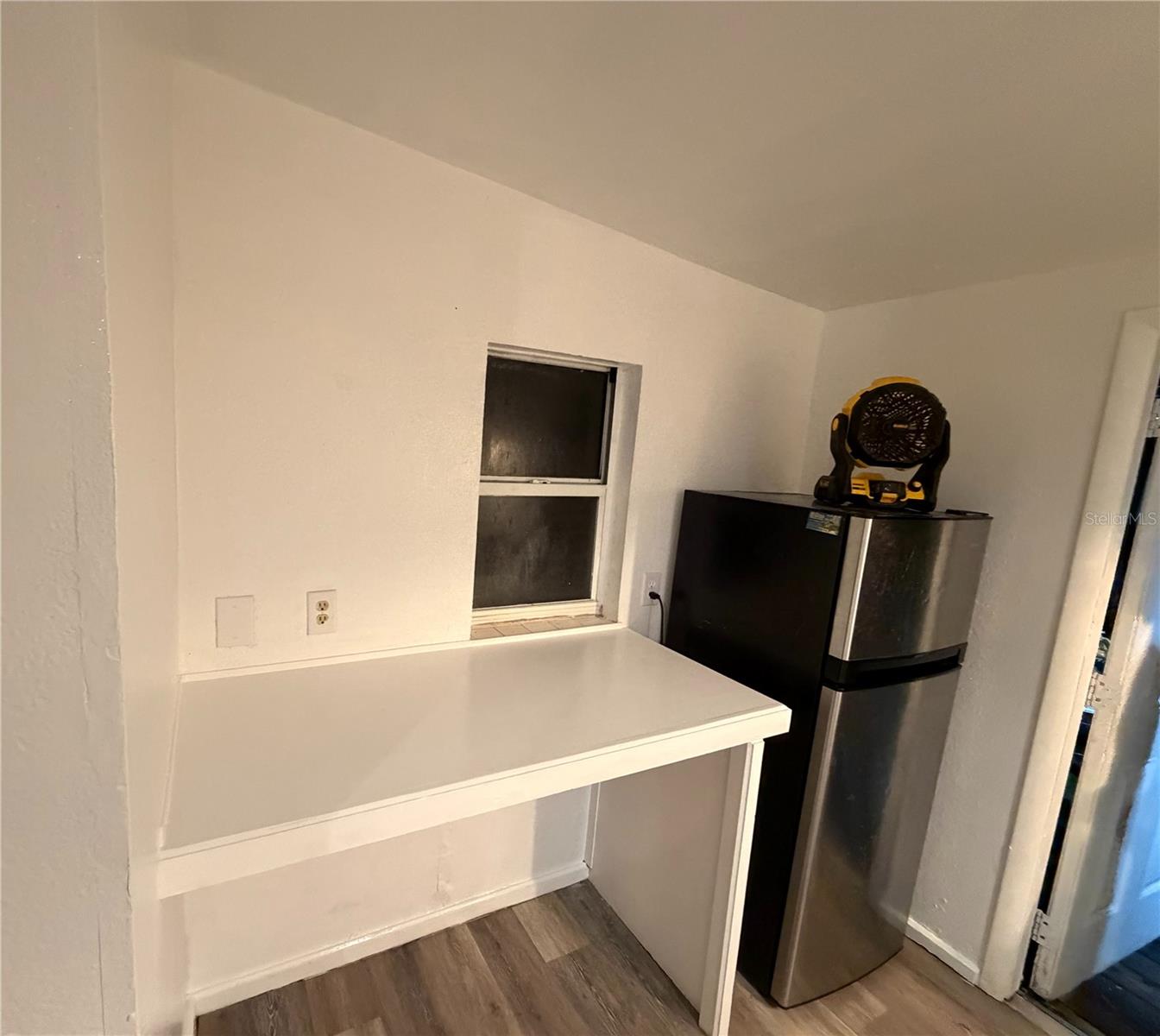 410 W Howry Ave #d Property Photo 6