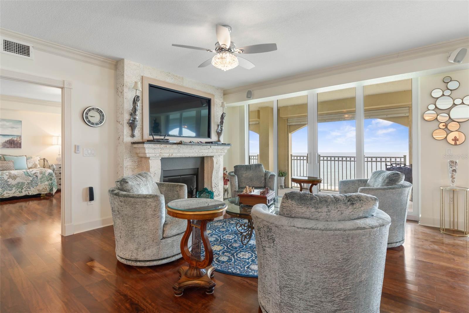 200 Ocean Crest Dr #912 Property Photo 8