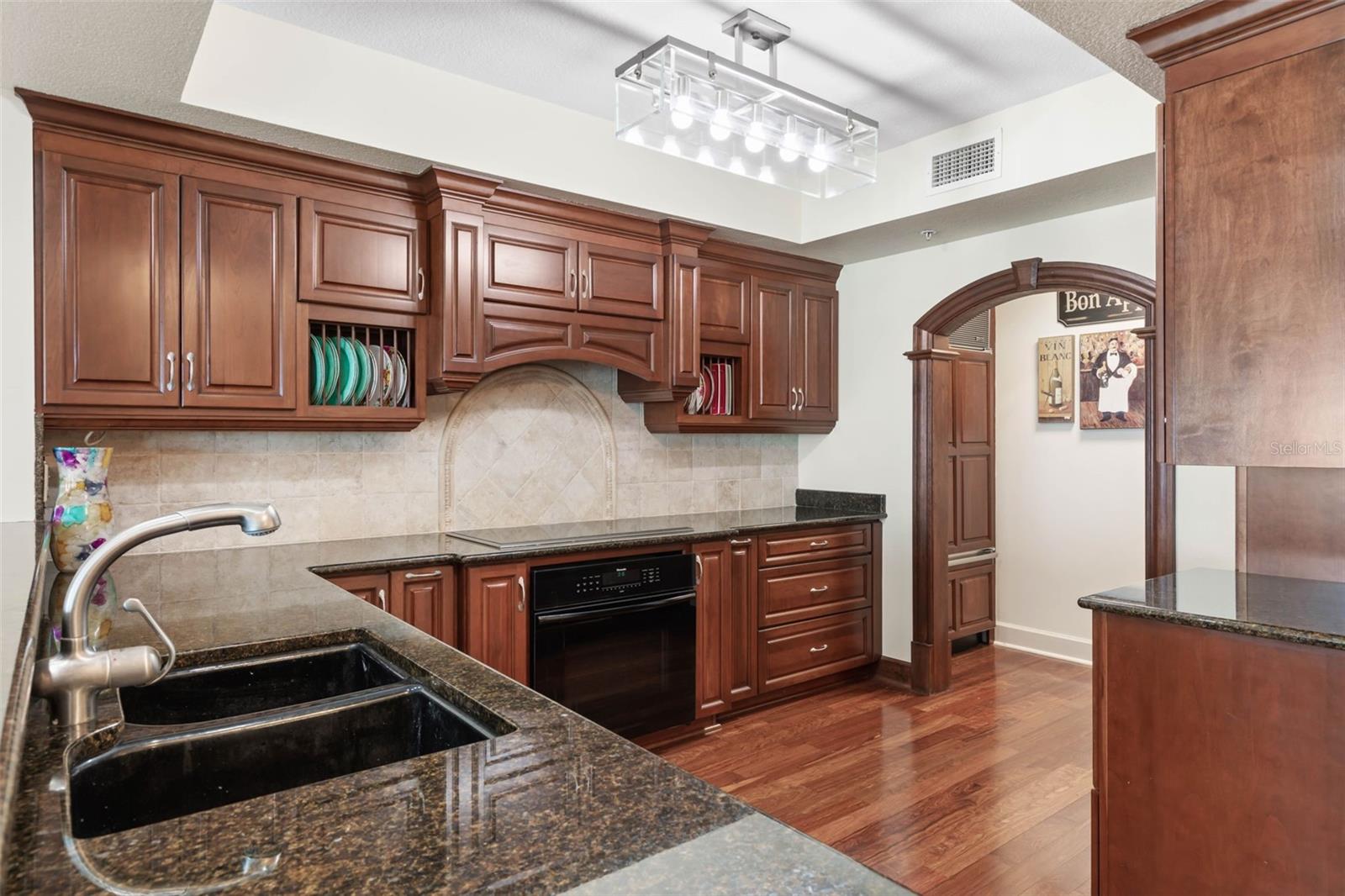 200 Ocean Crest Dr #912 Property Photo 16