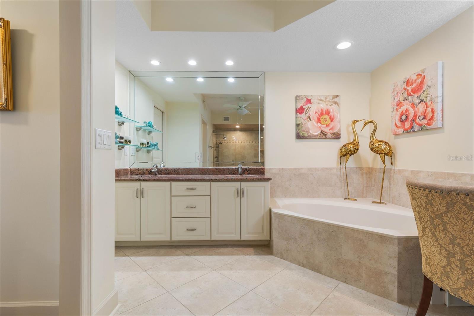 200 Ocean Crest Dr #912 Property Photo 34