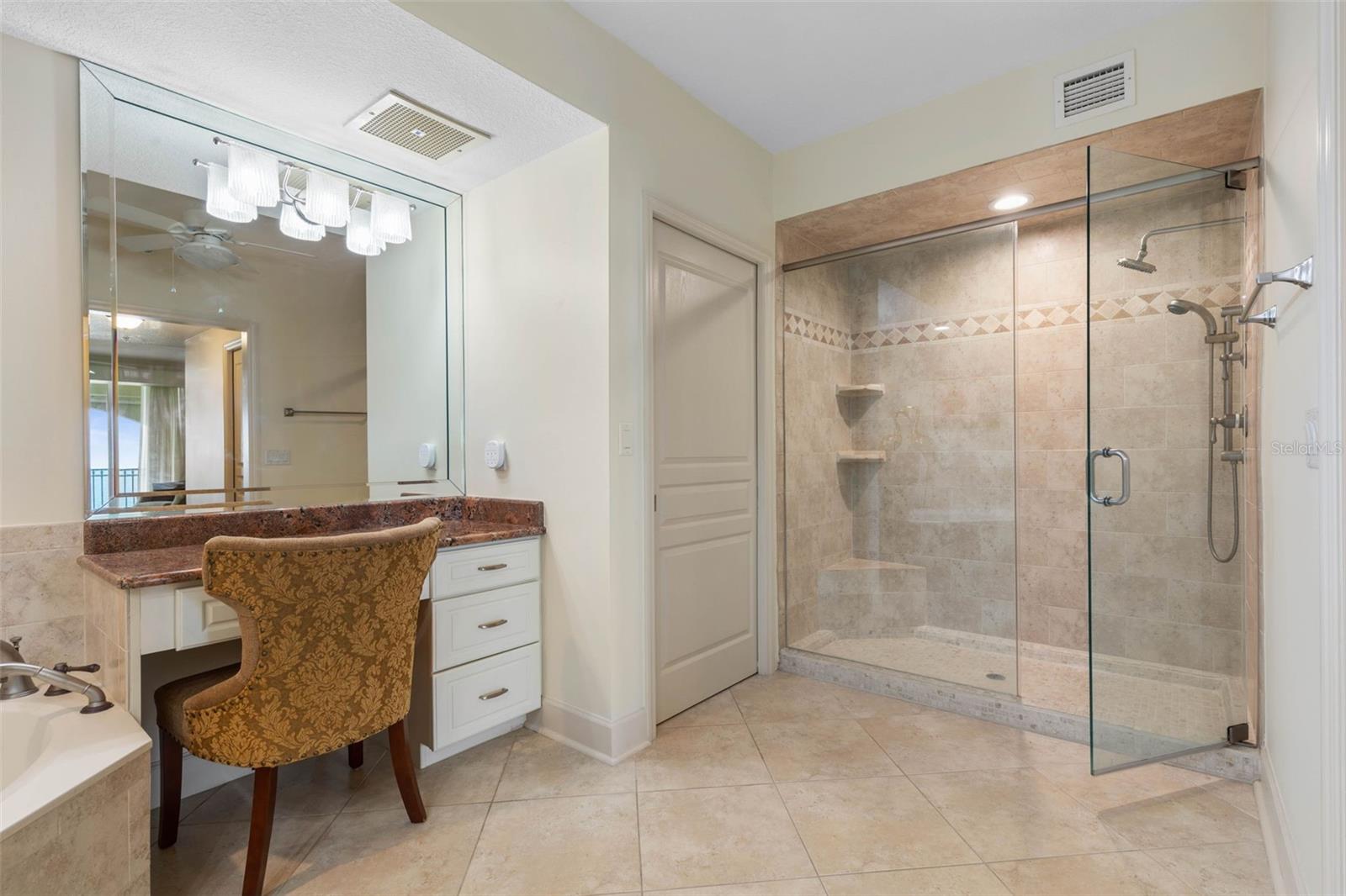 200 Ocean Crest Dr #912 Property Photo 35
