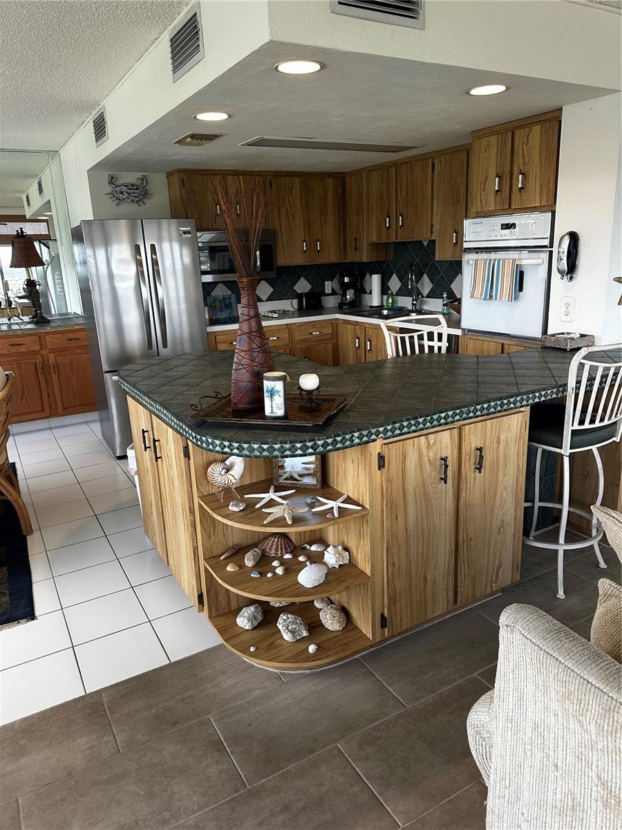 3580 S Oceanshore Blvd #609 Property Photo 10