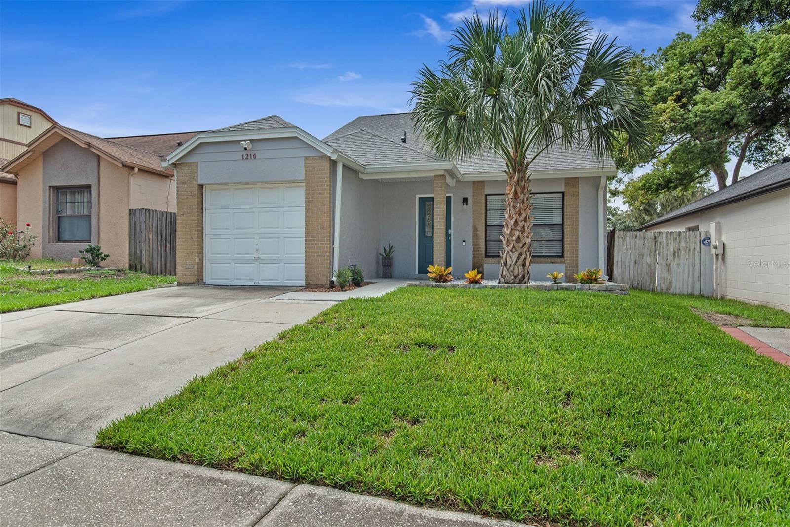 1216 Pin Oak Dr Property Photo 1