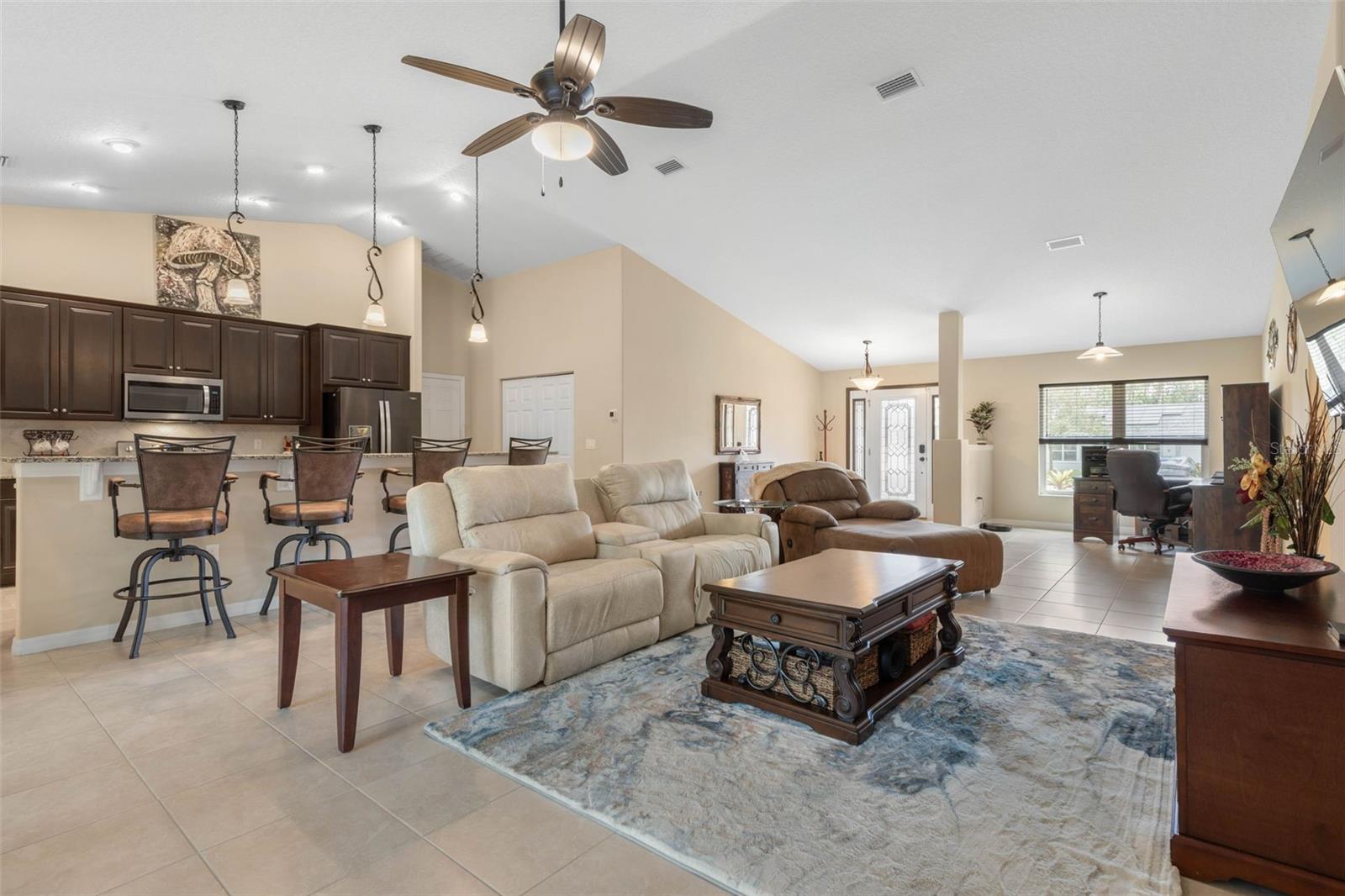 4 Edge Pl Property Photo 10