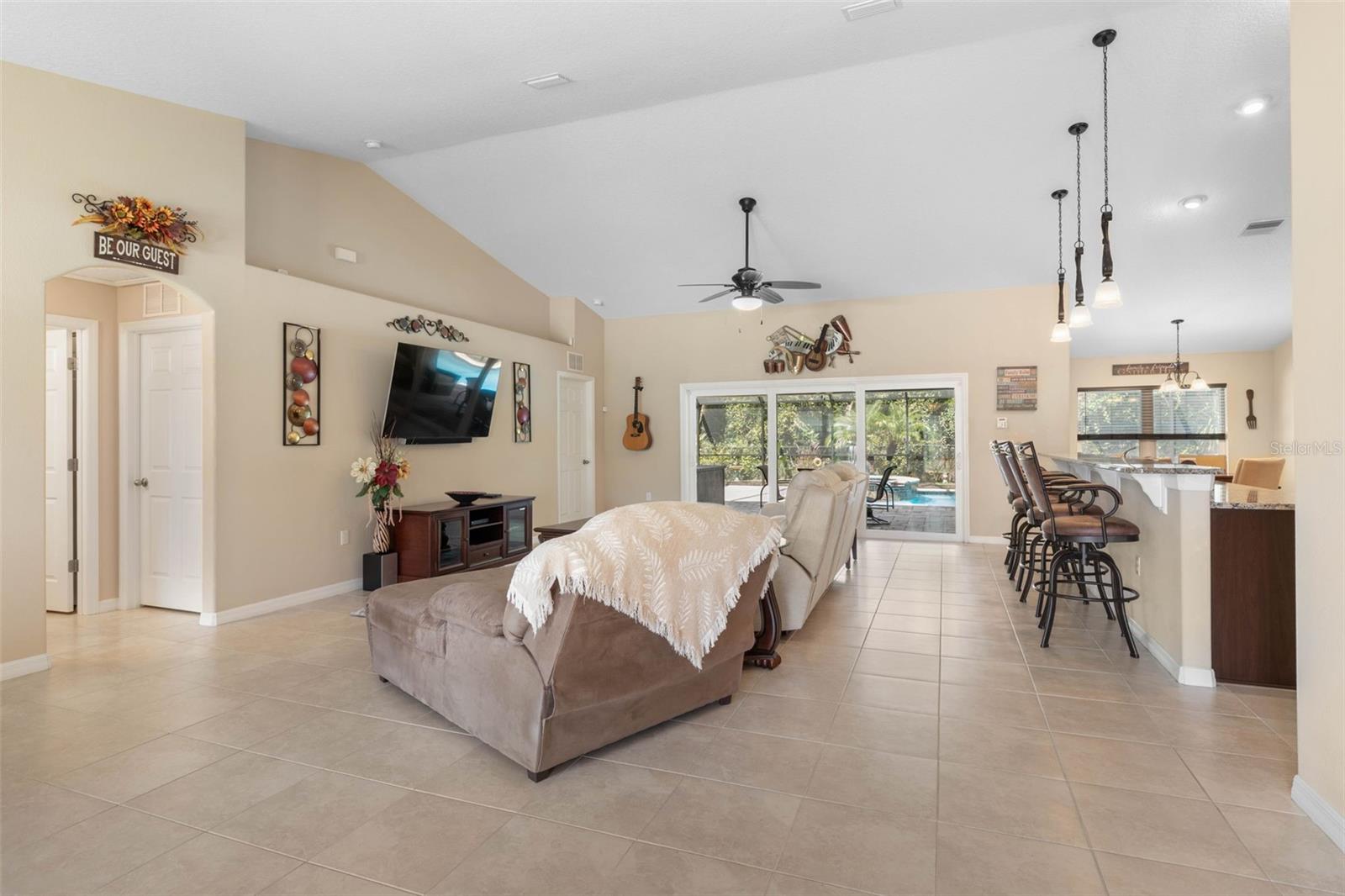 4 Edge Pl Property Photo 11