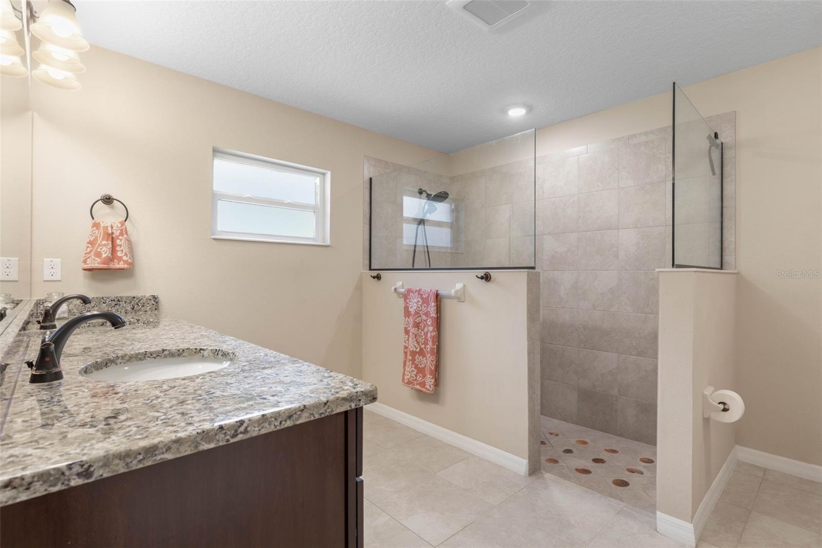4 Edge Pl Property Photo 28