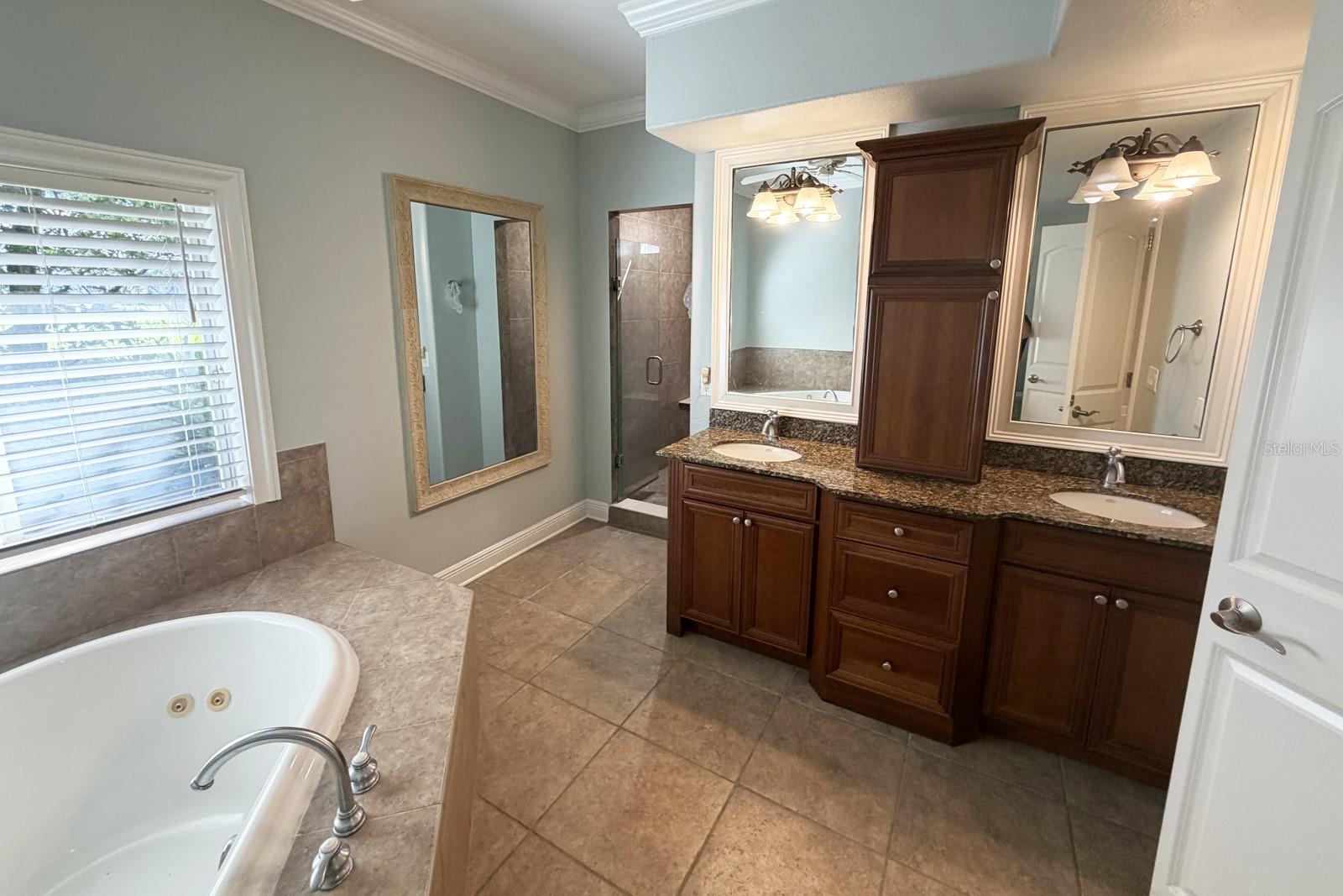 112 Club House Dr #102 Property Photo 24
