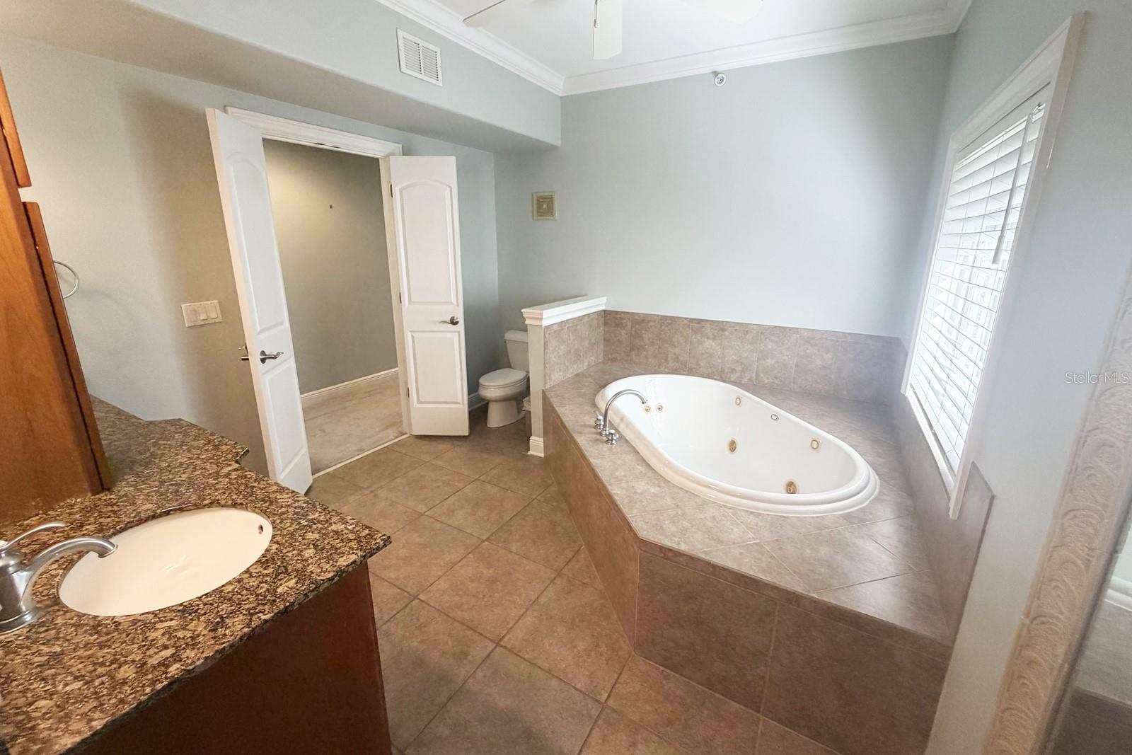 112 Club House Dr #102 Property Photo 25