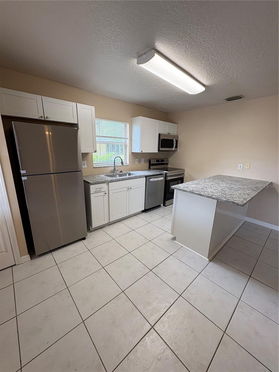47 Eton Ln #a Property Photo 3