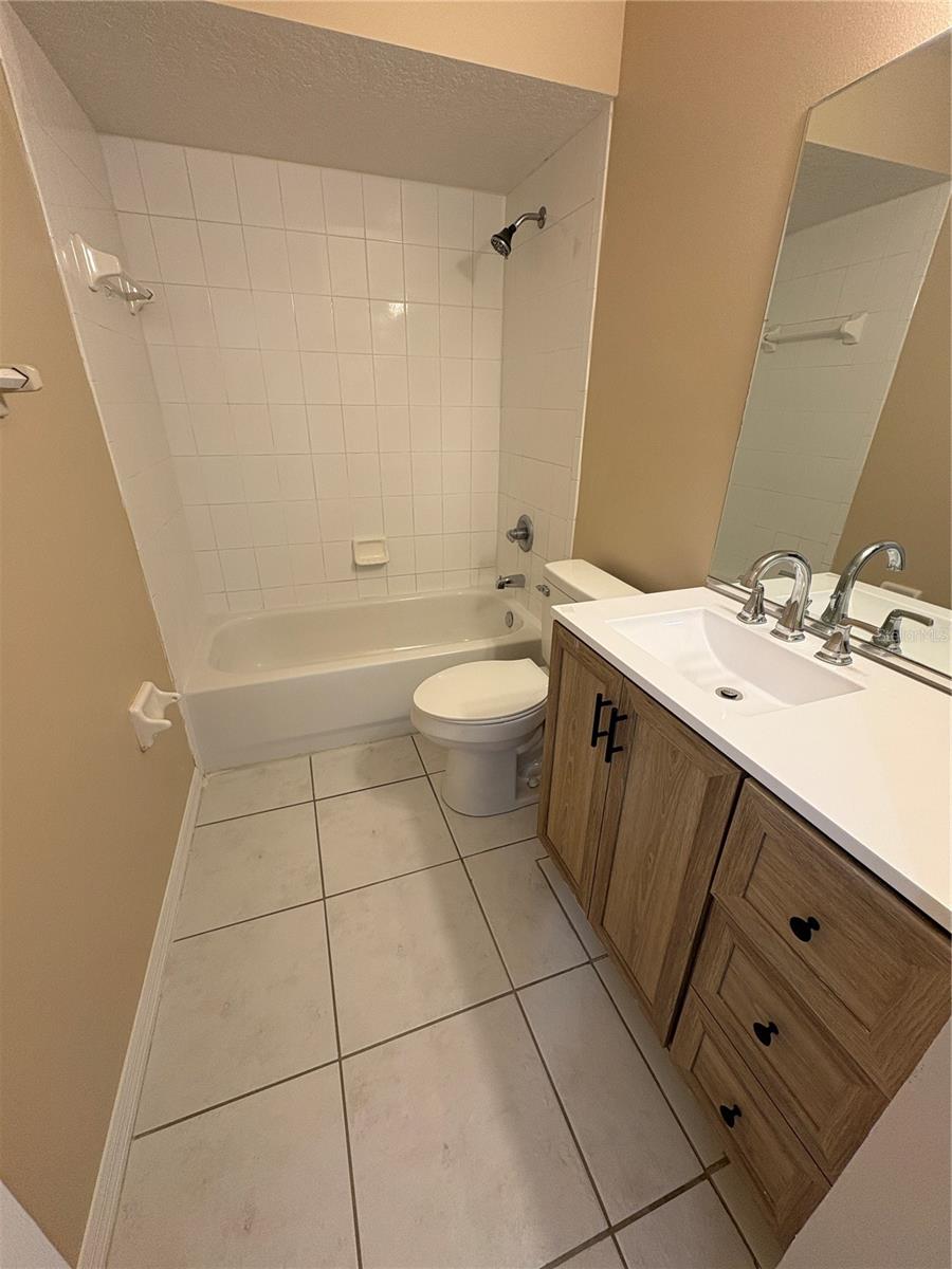 47 Eton Ln #a Property Photo 4