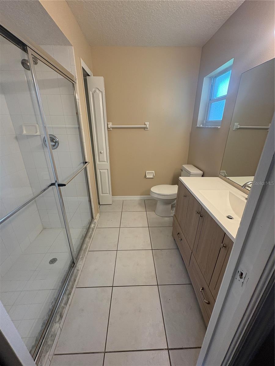 47 Eton Ln #a Property Photo 7