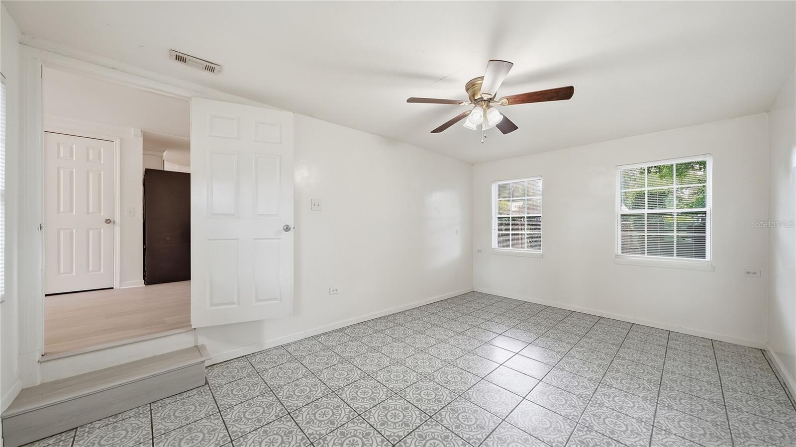 134 Shores Blvd Property Photo 15