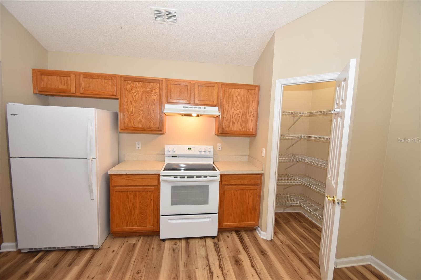 33 Rosepetal Ln #b Property Photo 6