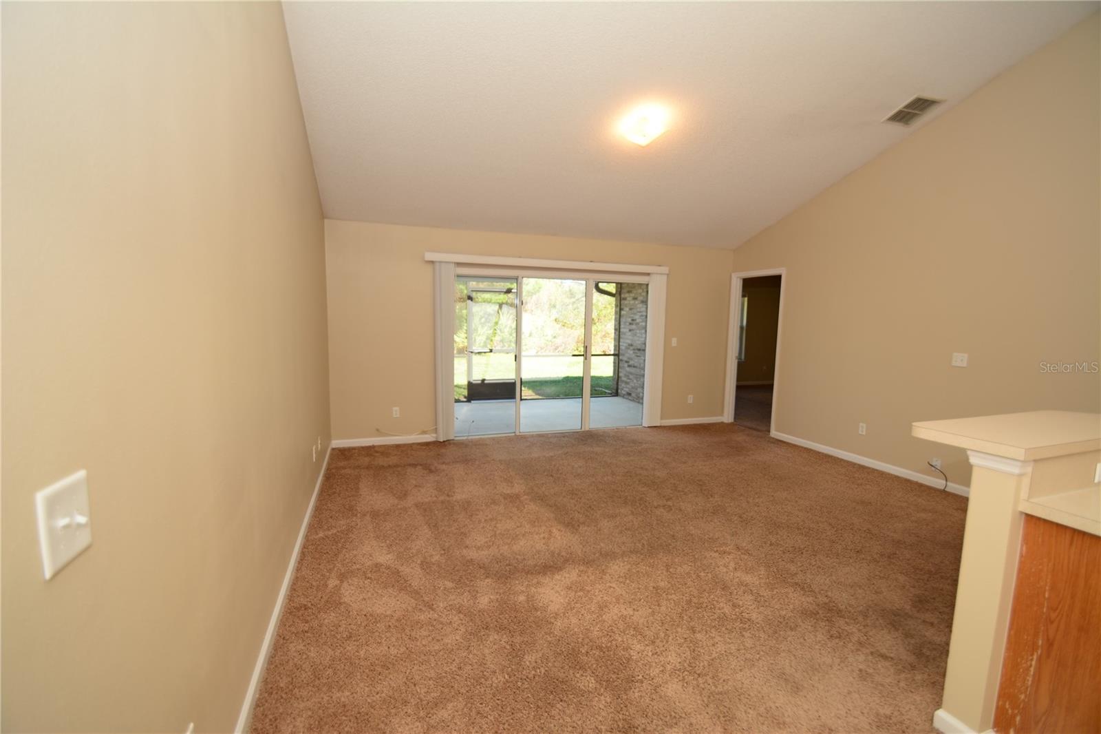 33 Rosepetal Ln #b Property Photo 8