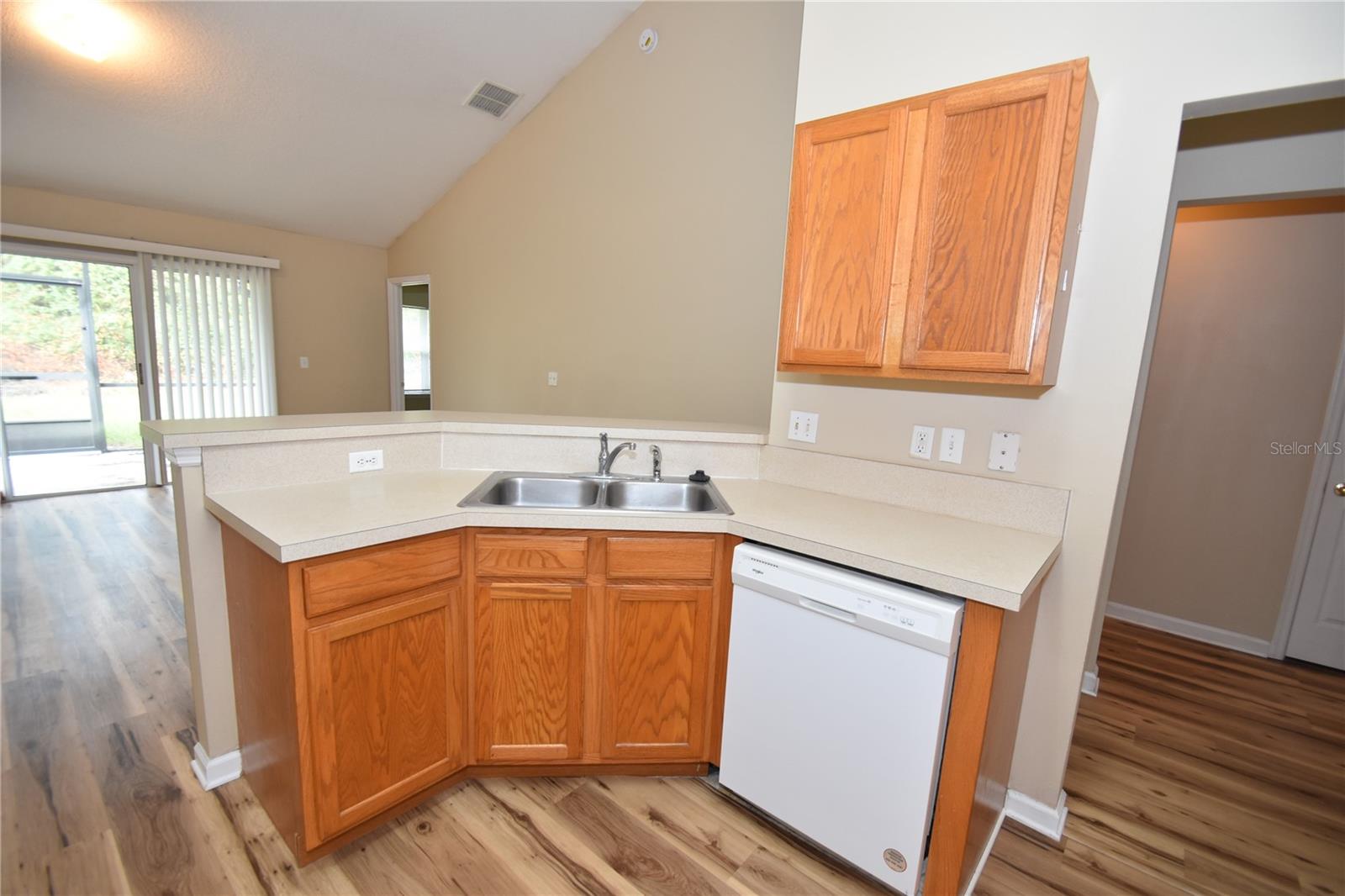 33 Rosepetal Ln #b Property Photo 8