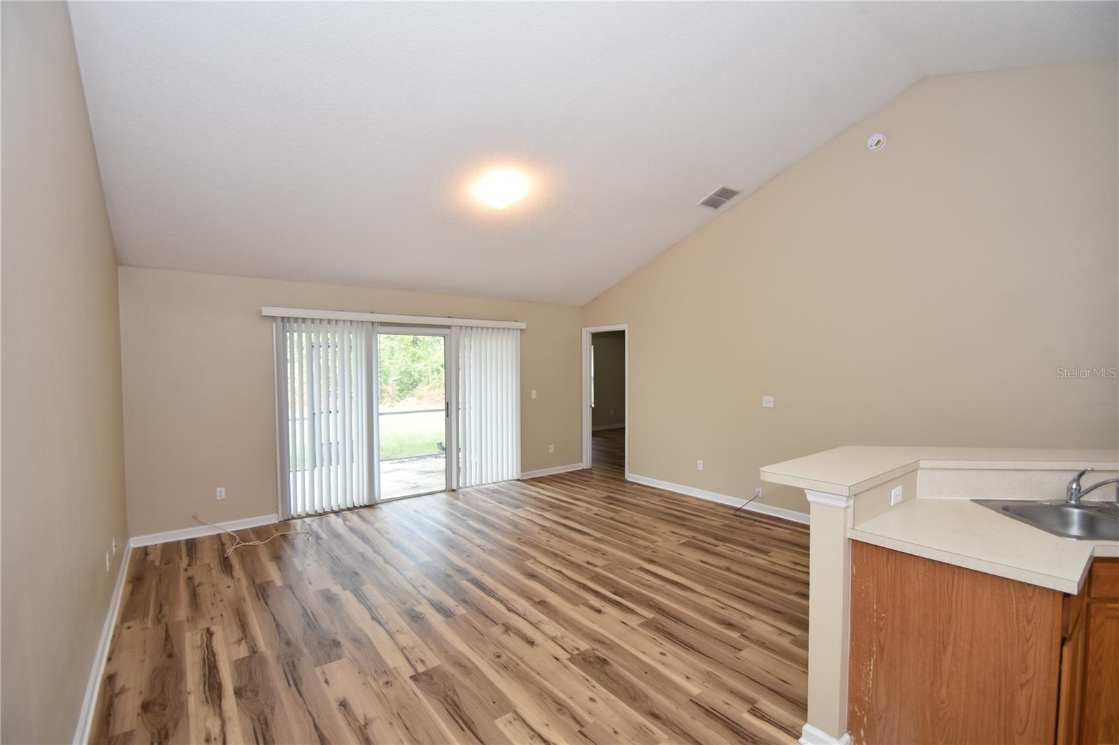 33 Rosepetal Ln #b Property Photo 9