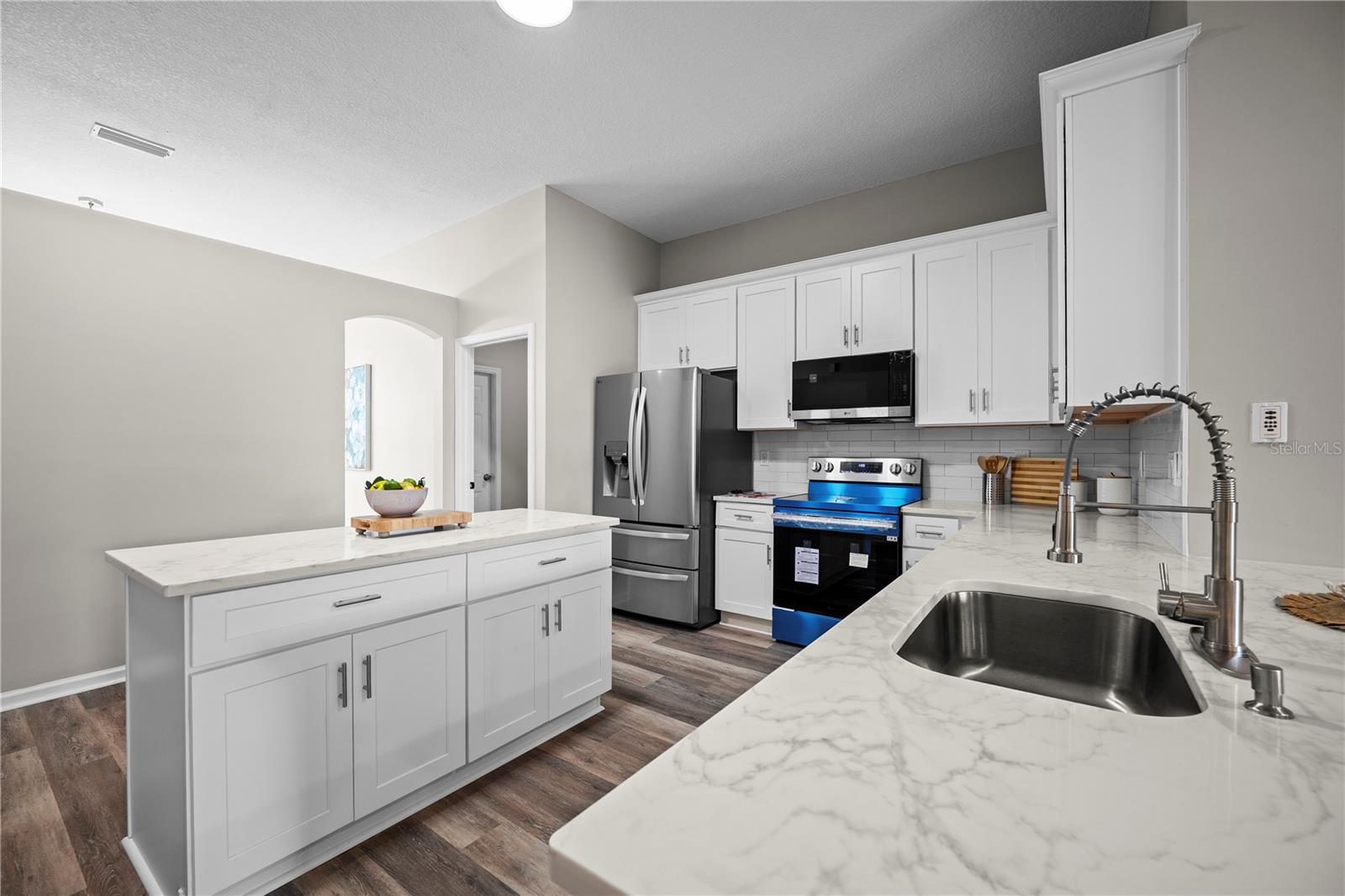 4048 Edgeland Trl Property Photo 4