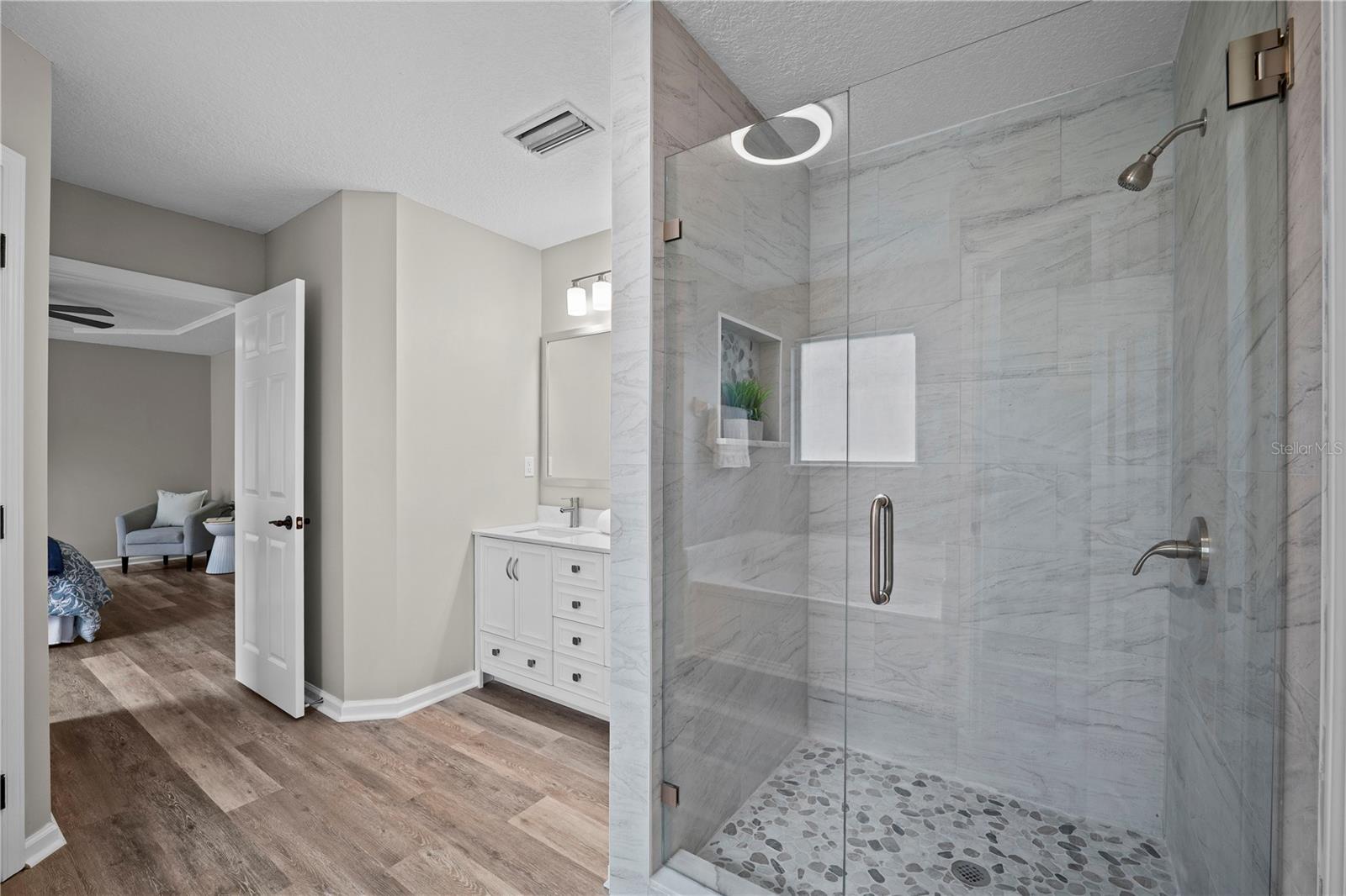 4048 Edgeland Trl Property Photo 7