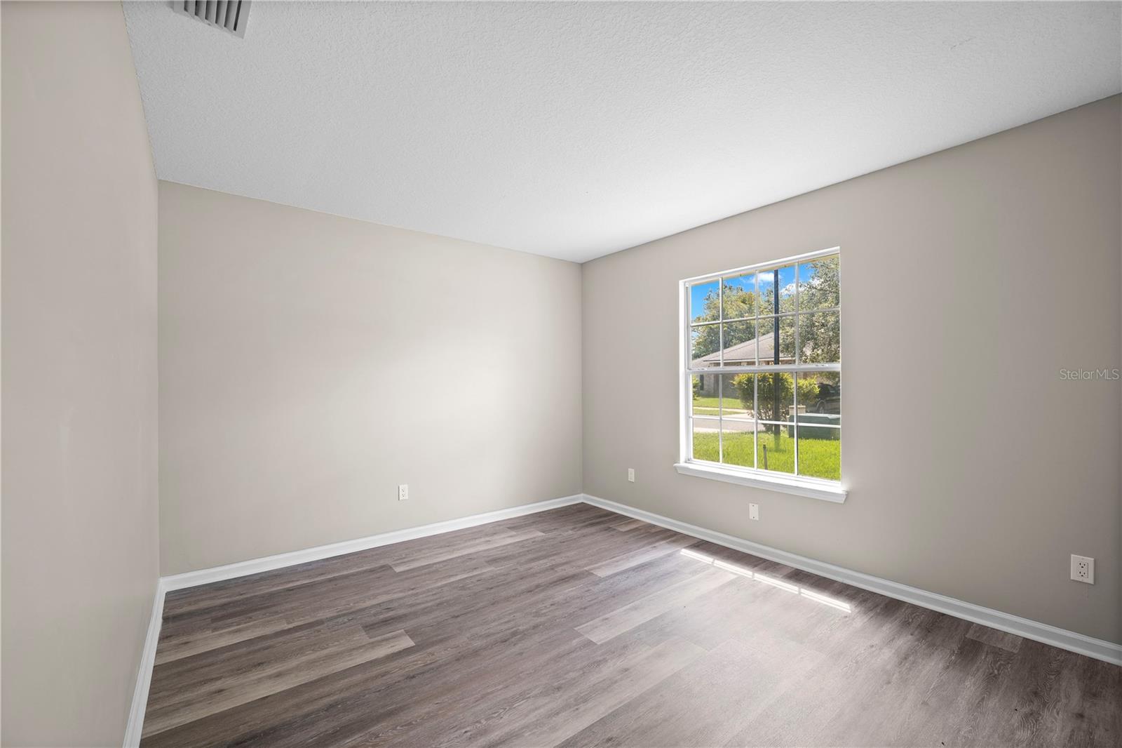 4048 Edgeland Trl Property Photo 13
