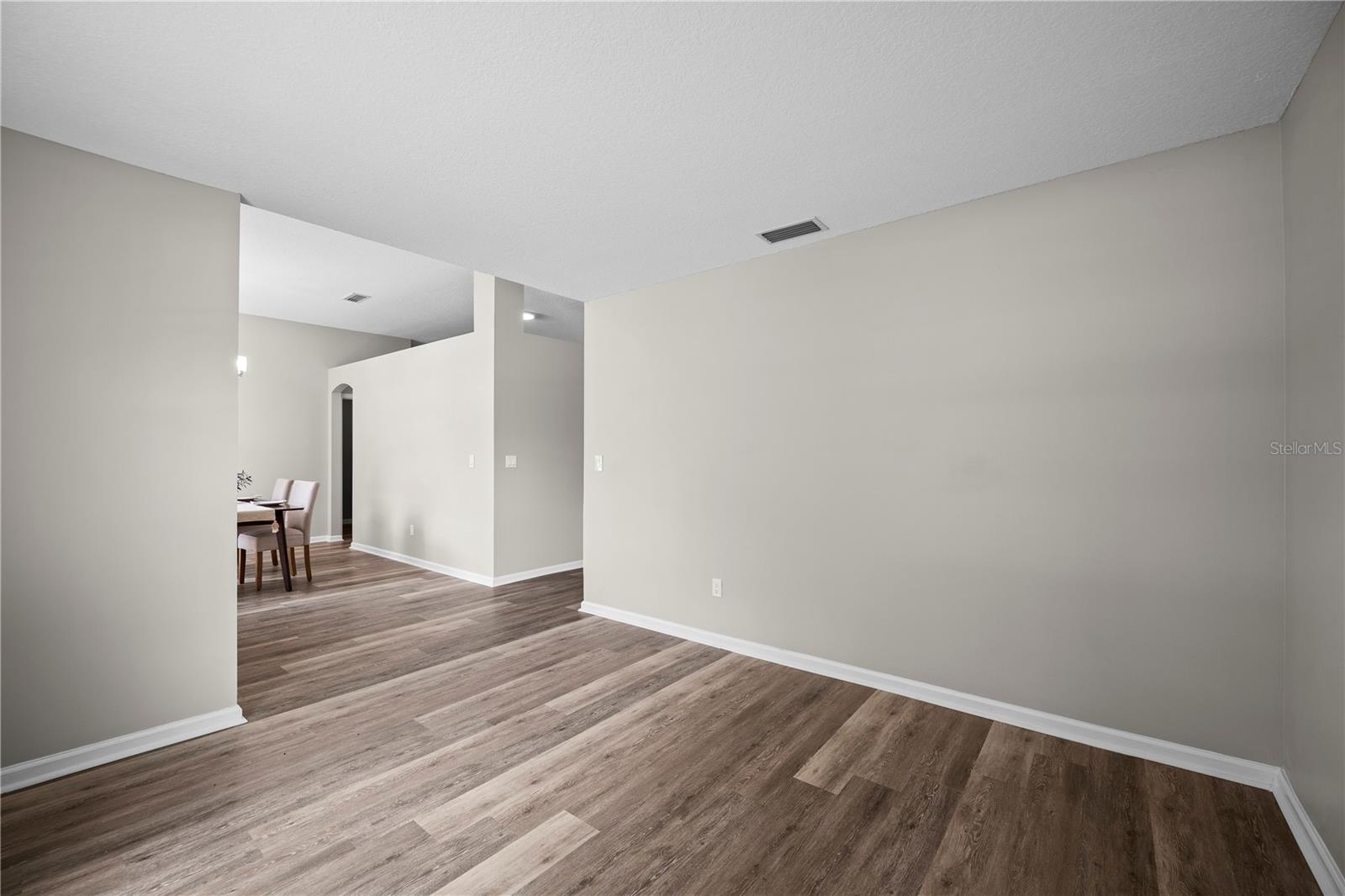 4048 Edgeland Trl Property Photo 15