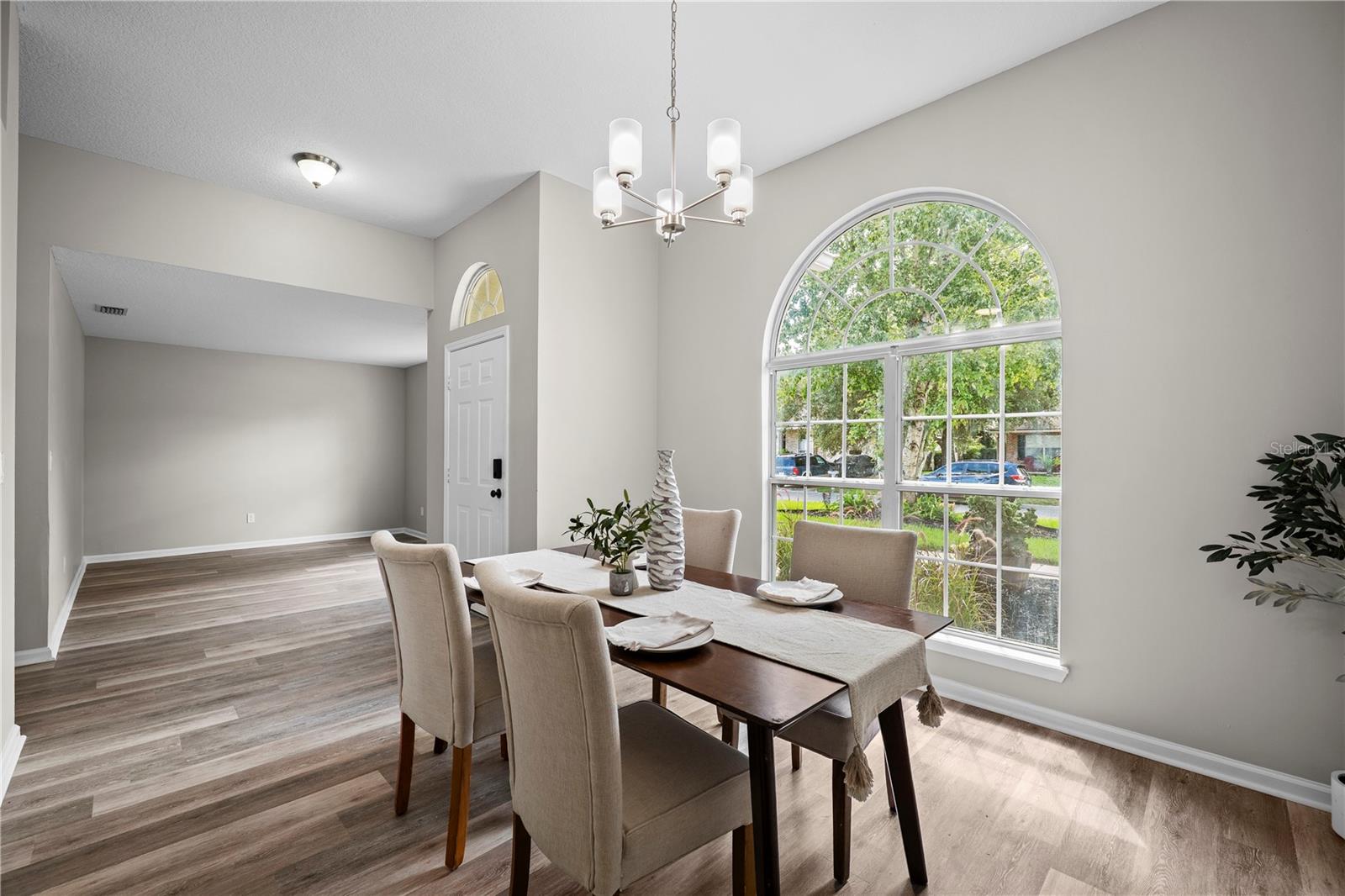 4048 Edgeland Trl Property Photo 16