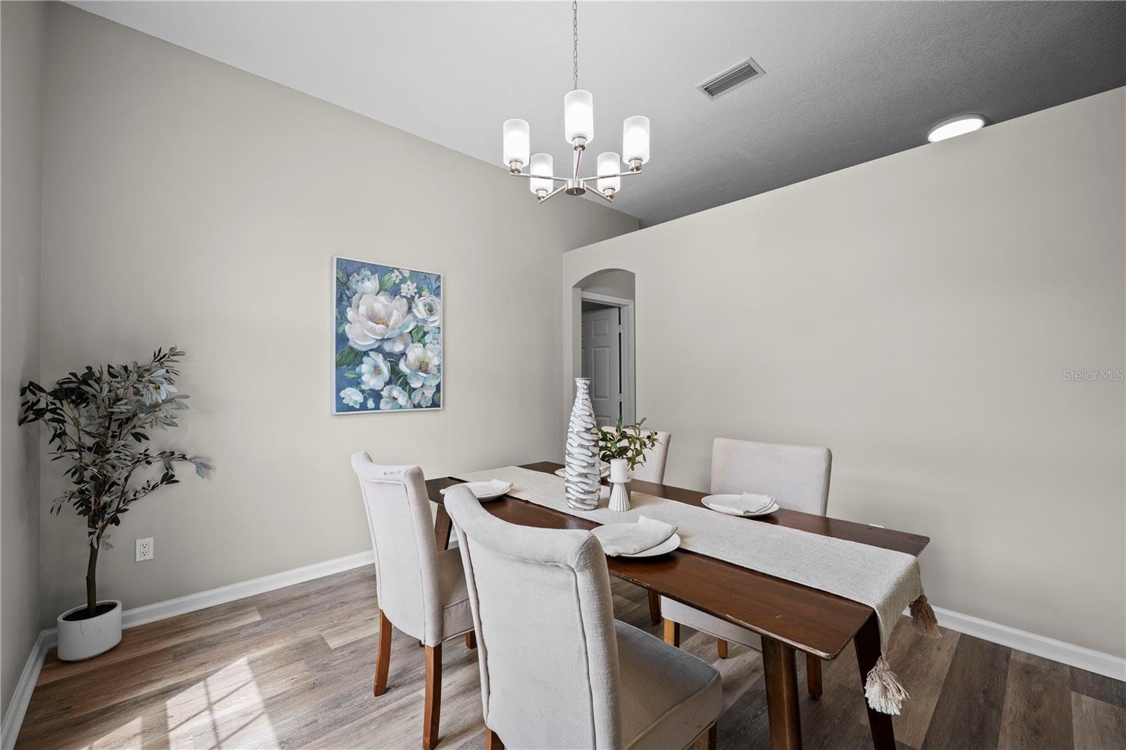 4048 Edgeland Trl Property Photo 17