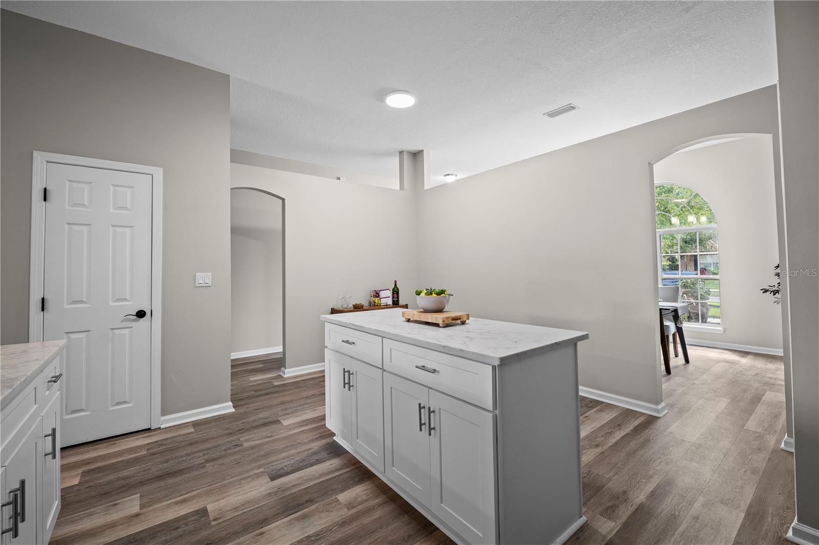 4048 Edgeland Trl Property Photo 20