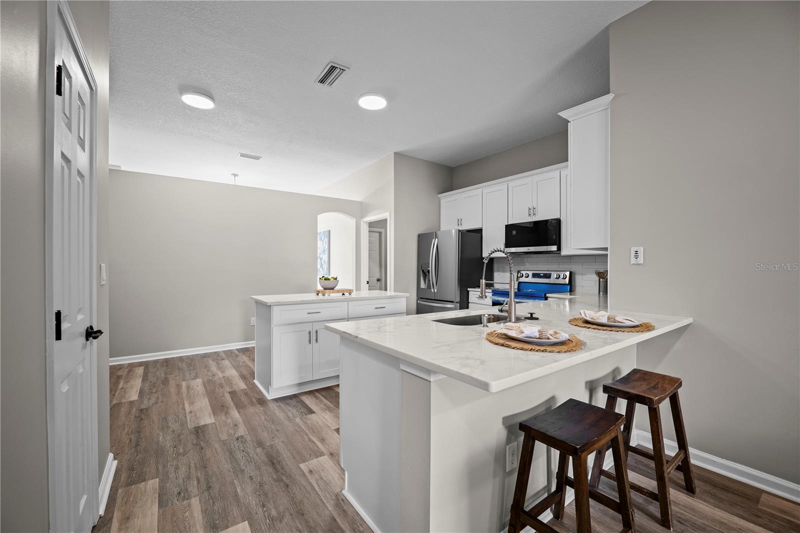 4048 Edgeland Trl Property Photo 23