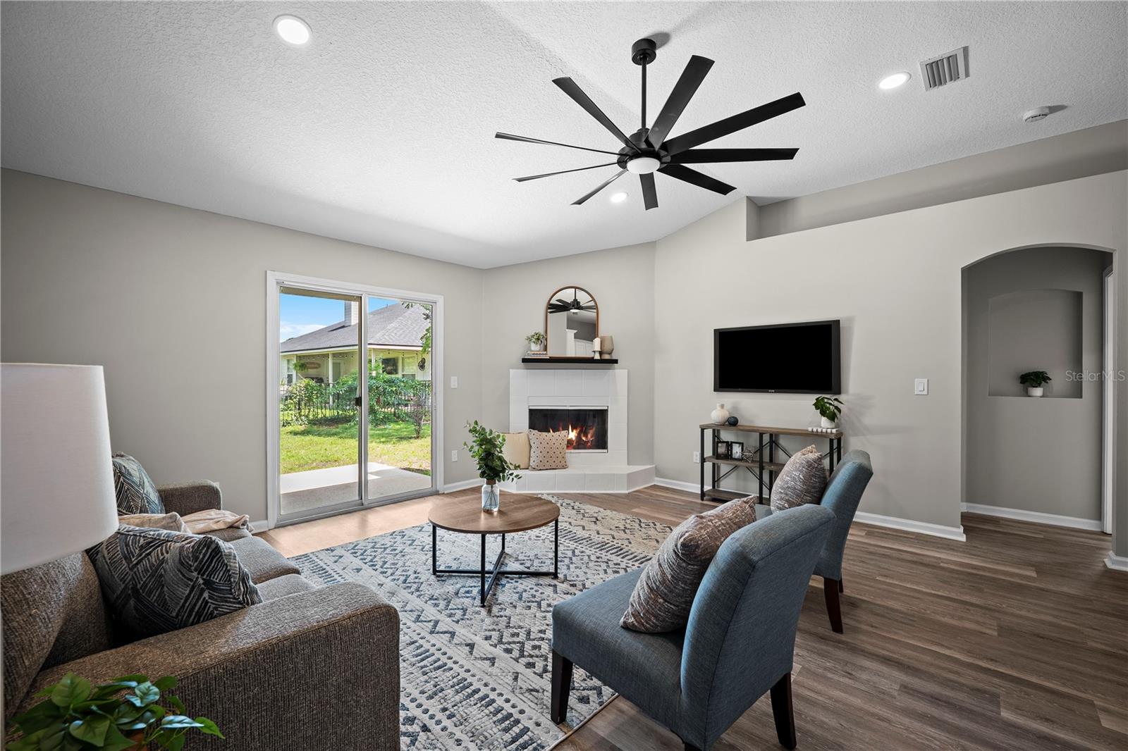 4048 Edgeland Trl Property Photo 25