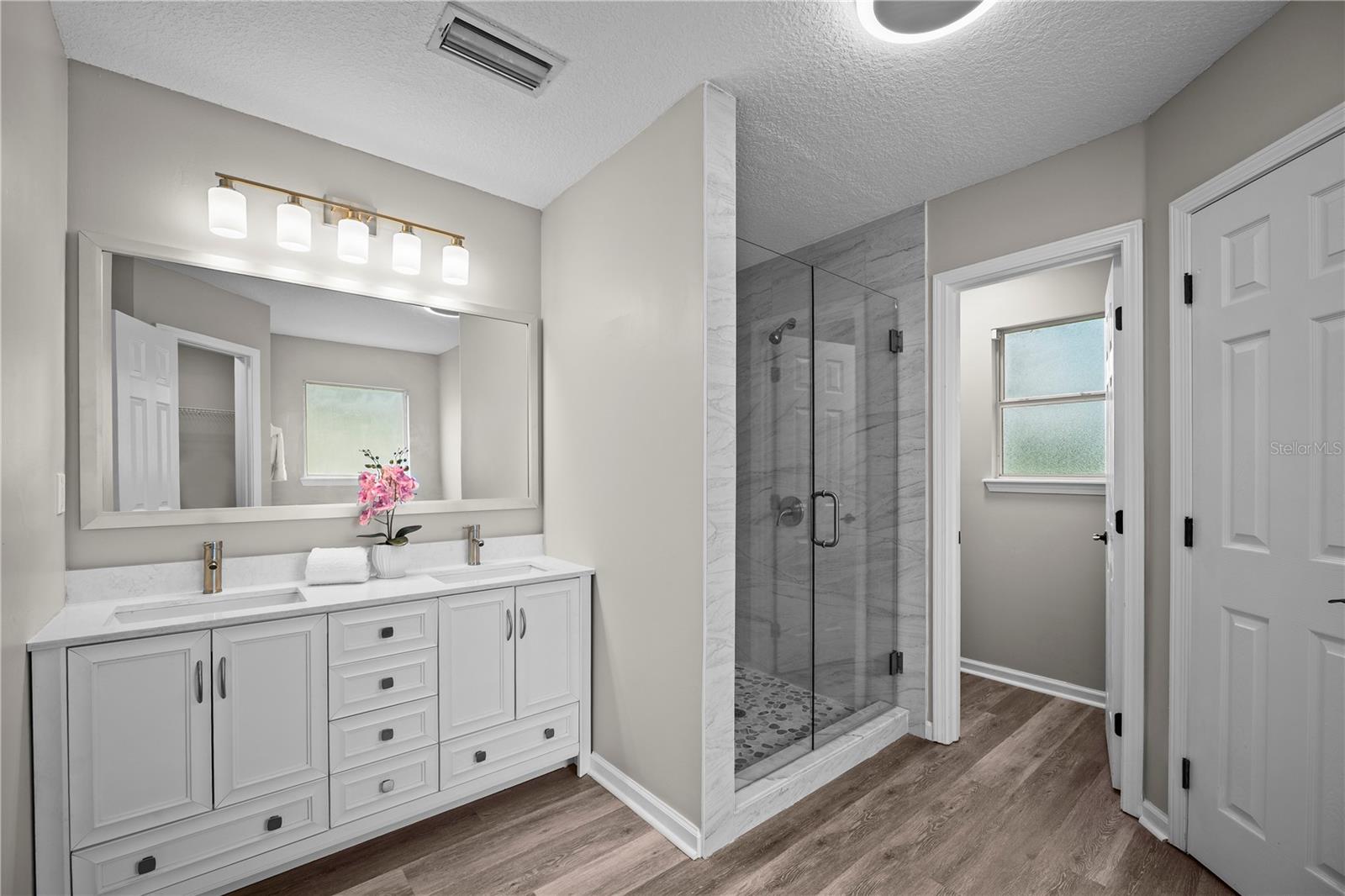4048 Edgeland Trl Property Photo 31
