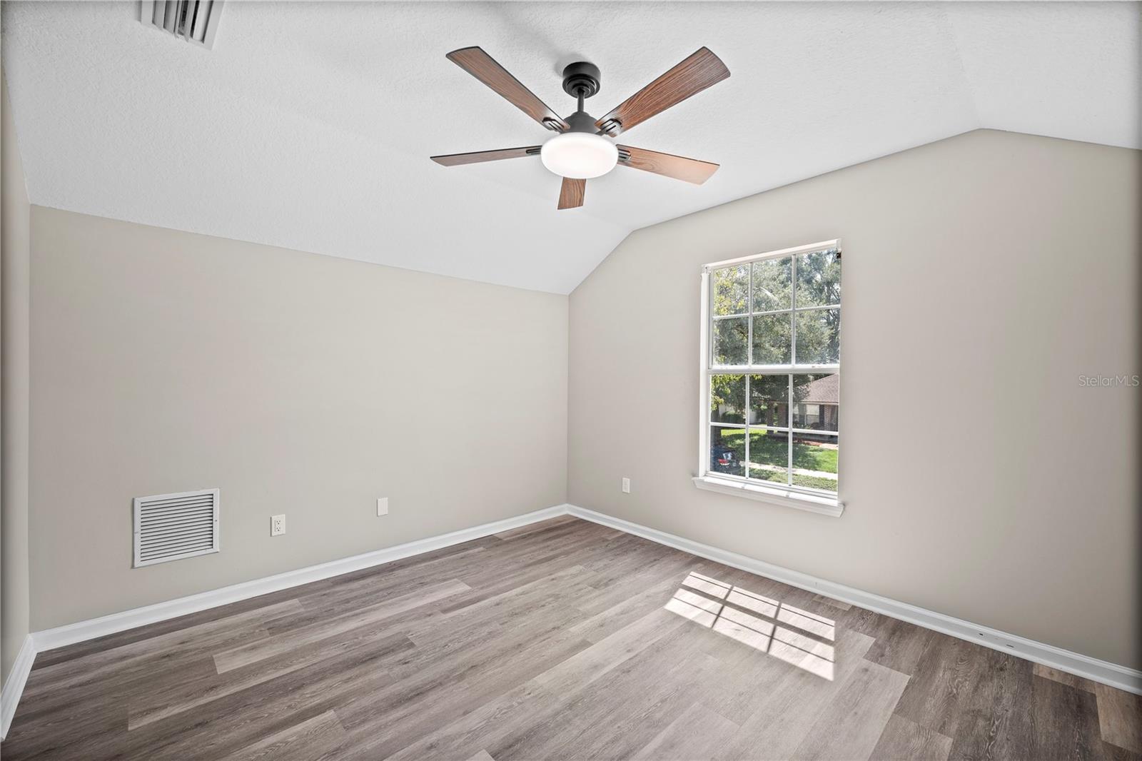 4048 Edgeland Trl Property Photo 43
