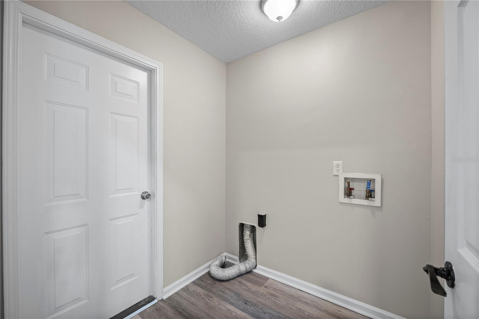 4048 Edgeland Trl Property Photo 45