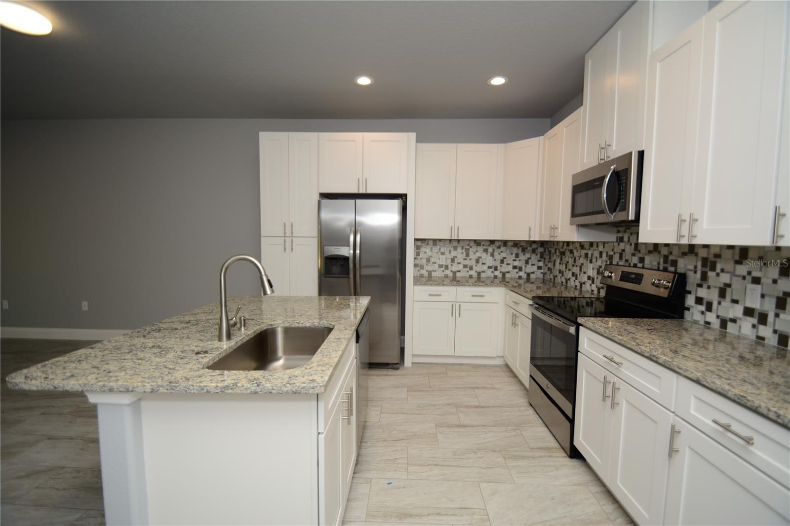 25 Rosepetal Ln #a Property Photo 3