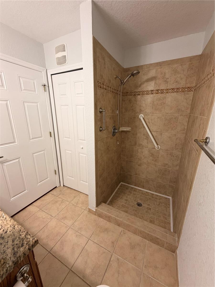 4600 E Moody Blvd #8a Property Photo 17