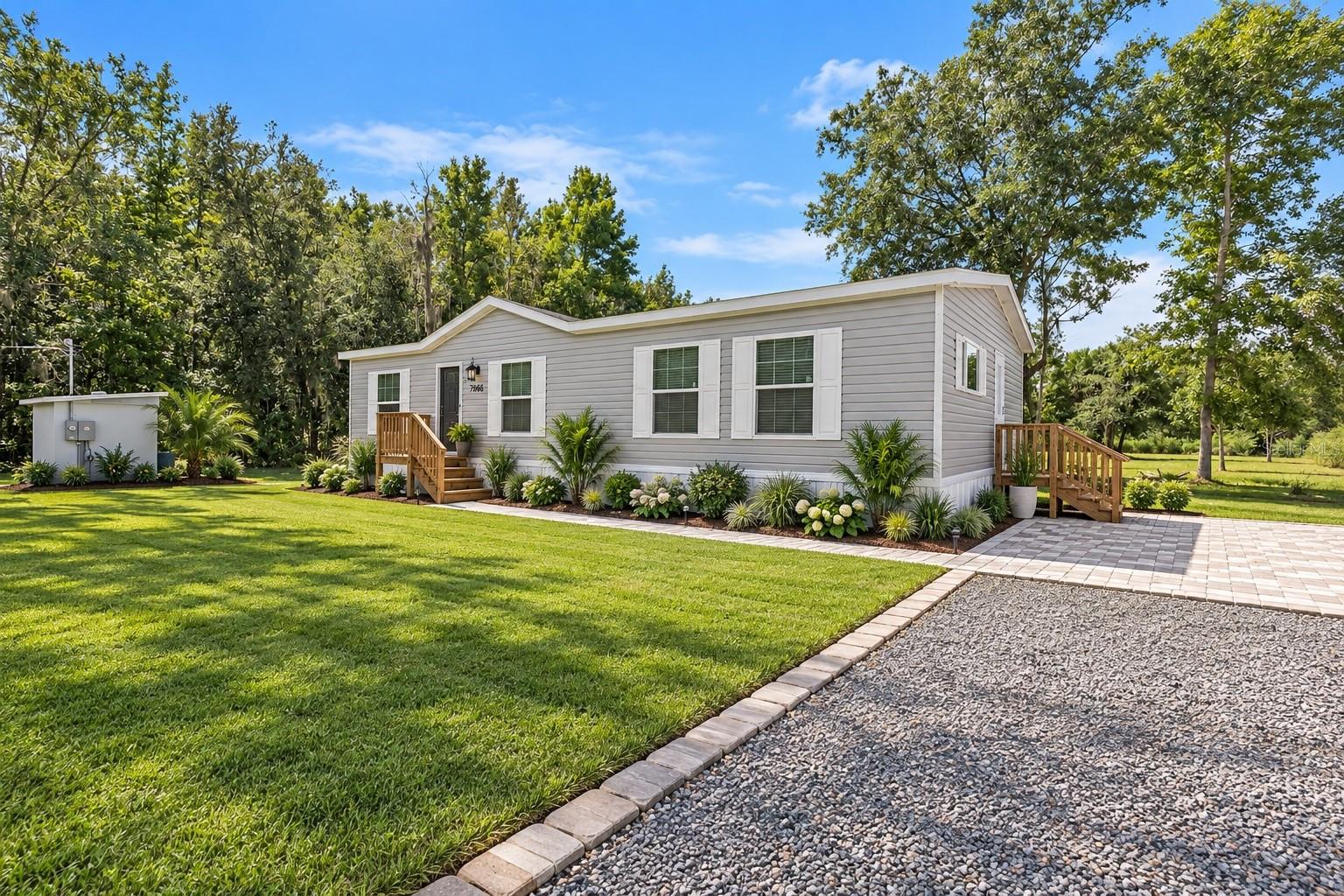 1666 Mistletoe St Property Photo 1