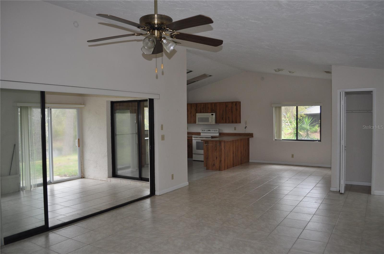 127 Persimmon Dr Property Photo 2